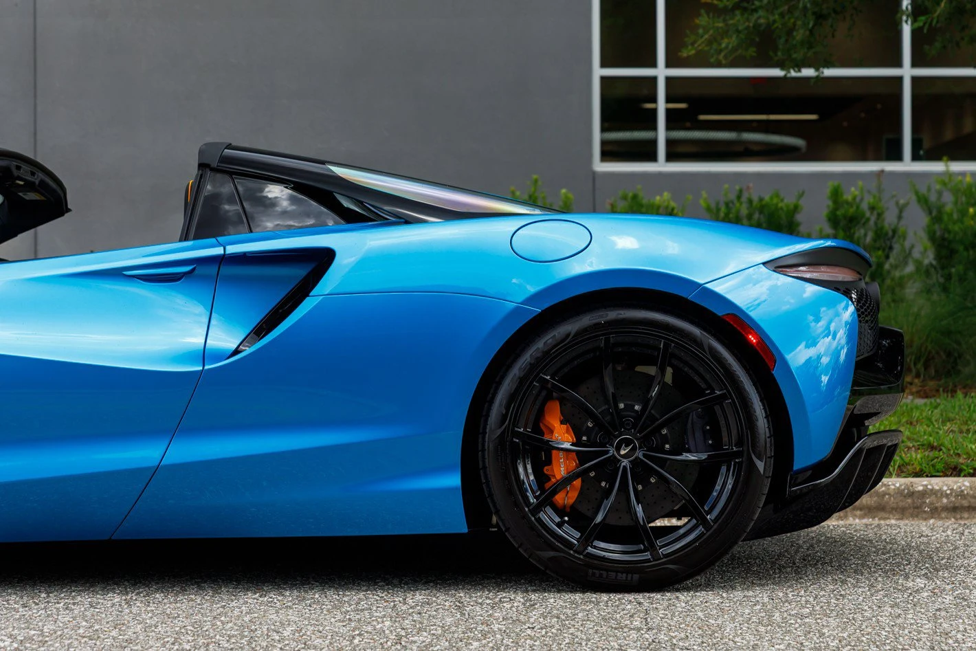 2026 McLaren Artura Spider TechLux, 2/30