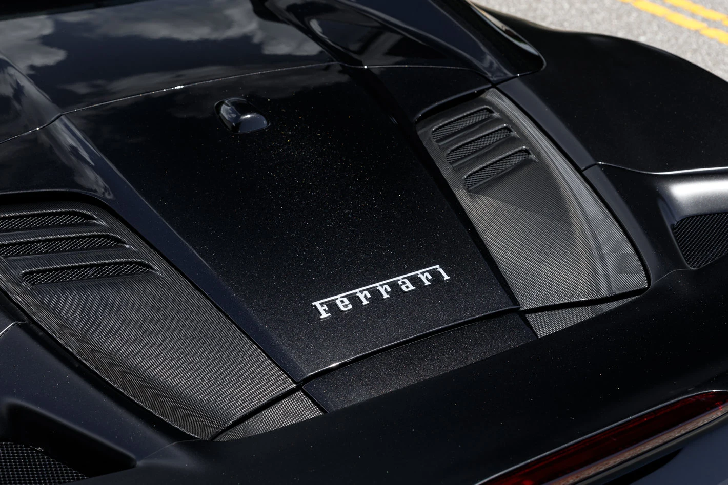 2022 Ferrari F8 Spider, 8/30