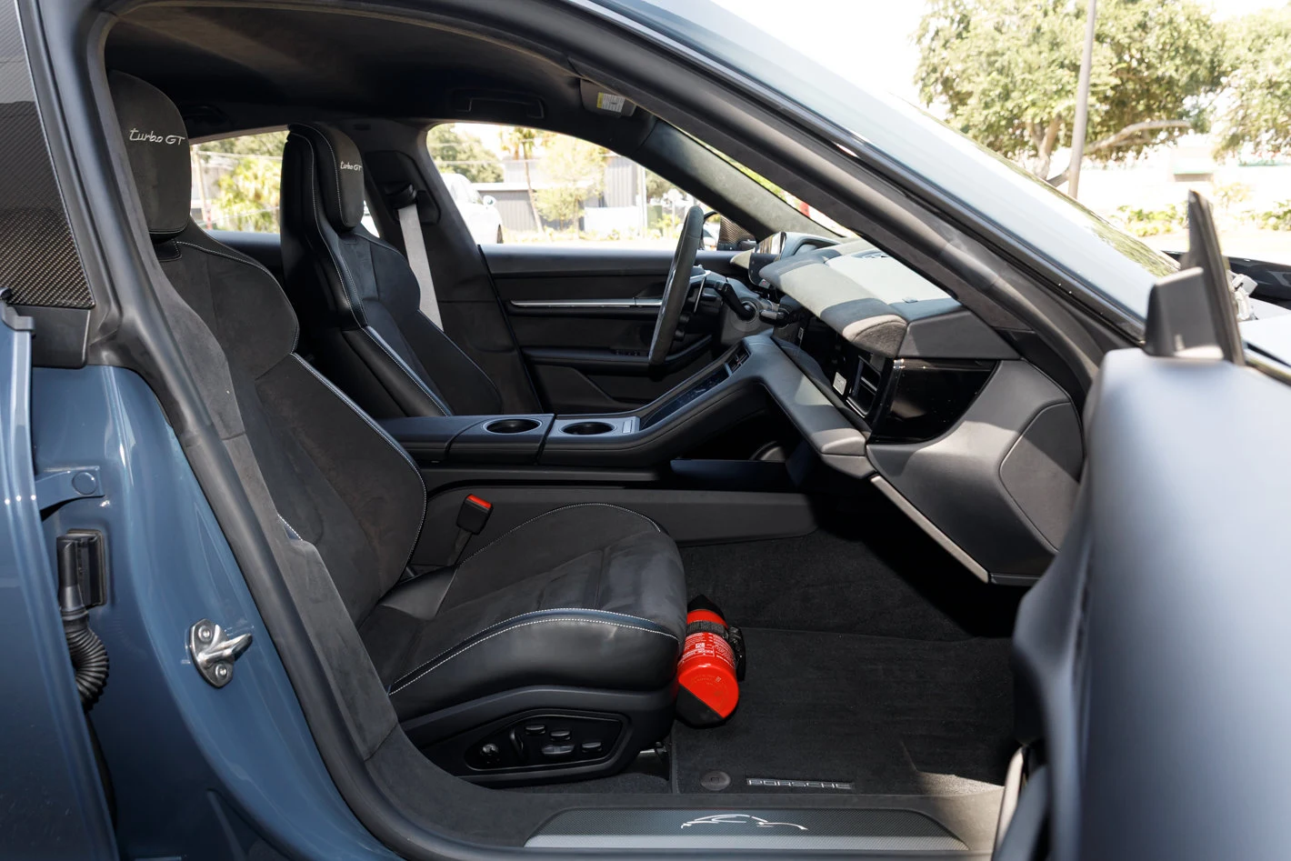 2025 Porsche Taycan Turbo GT Weissach Package, 29/30