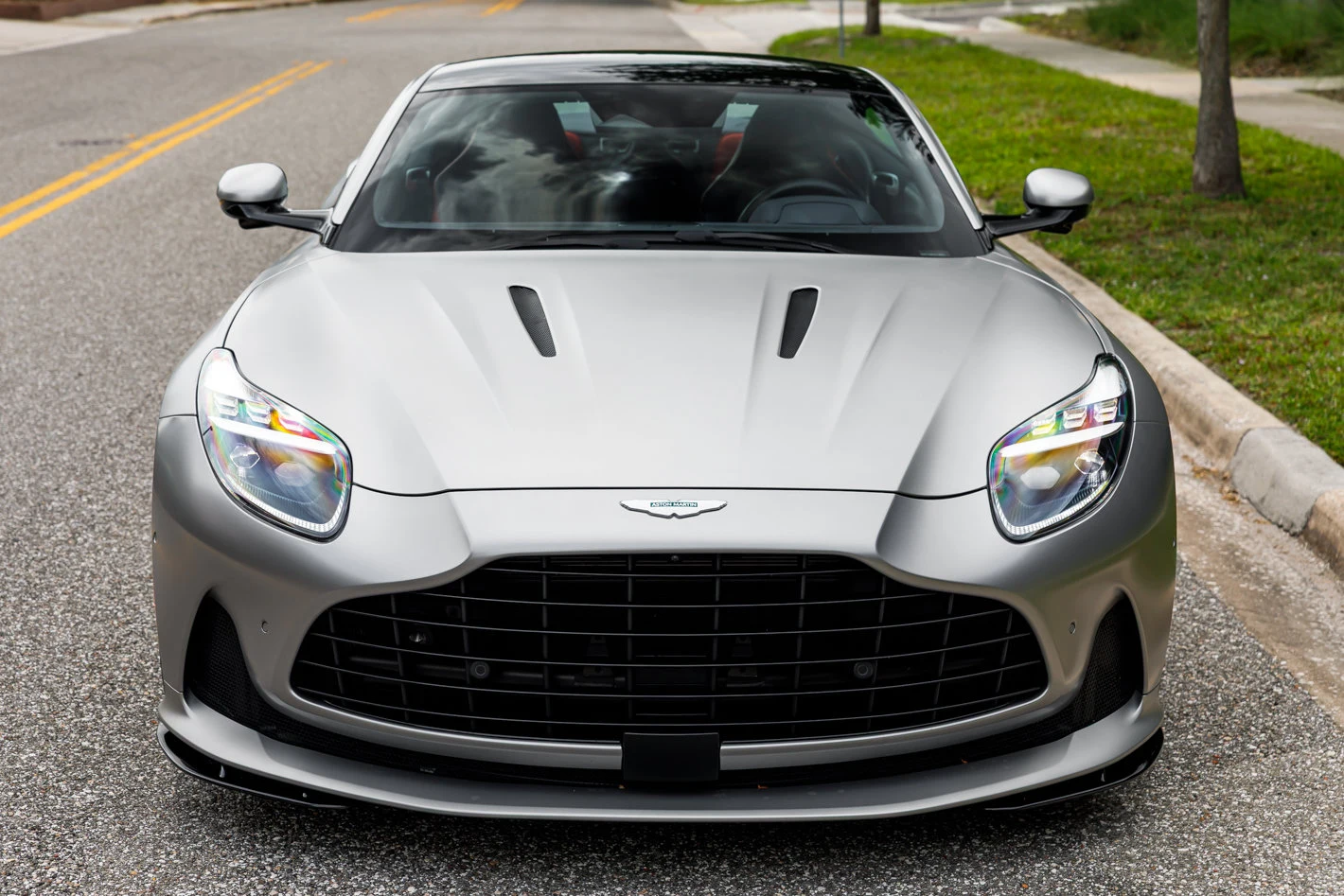 2024 Aston Martin DB12, 2/30