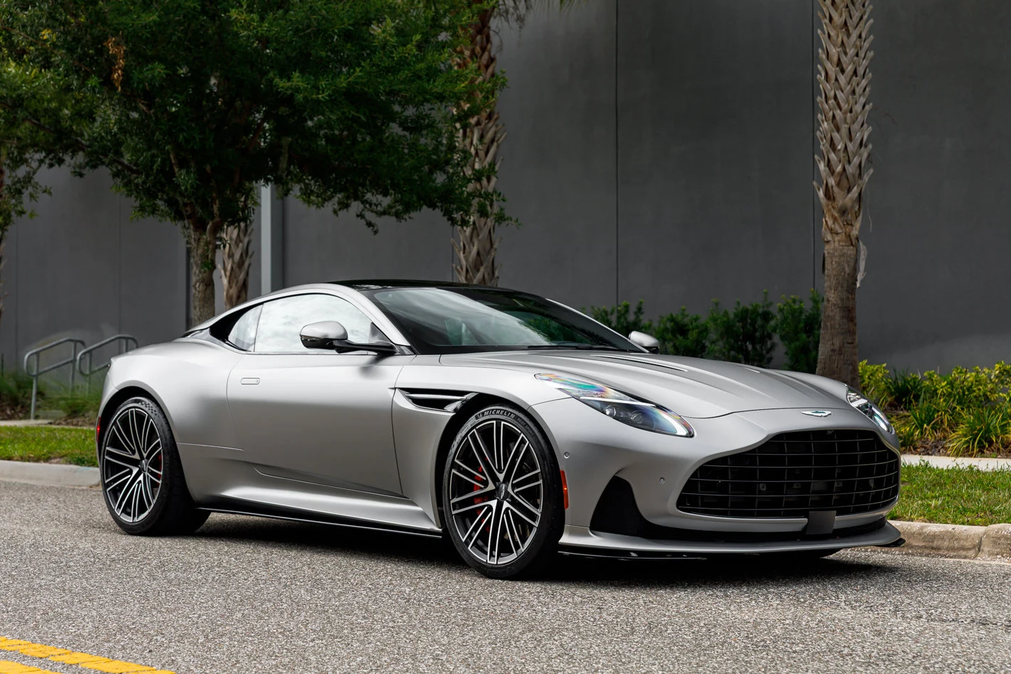 2024 Aston Martin DB12, 3/30