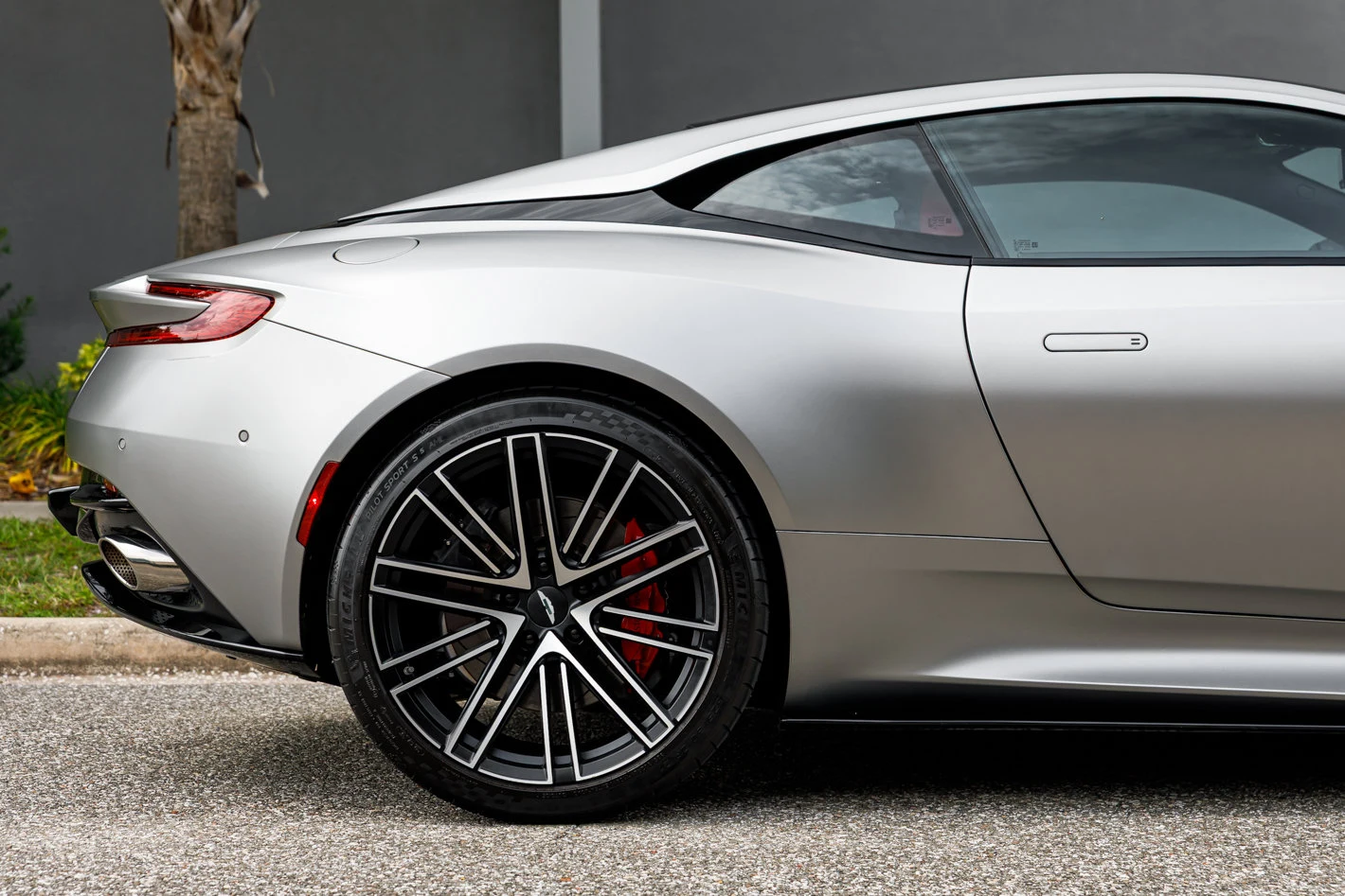 2024 Aston Martin DB12, 7/30