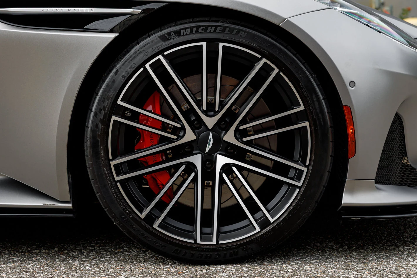 2024 Aston Martin DB12, 9/30