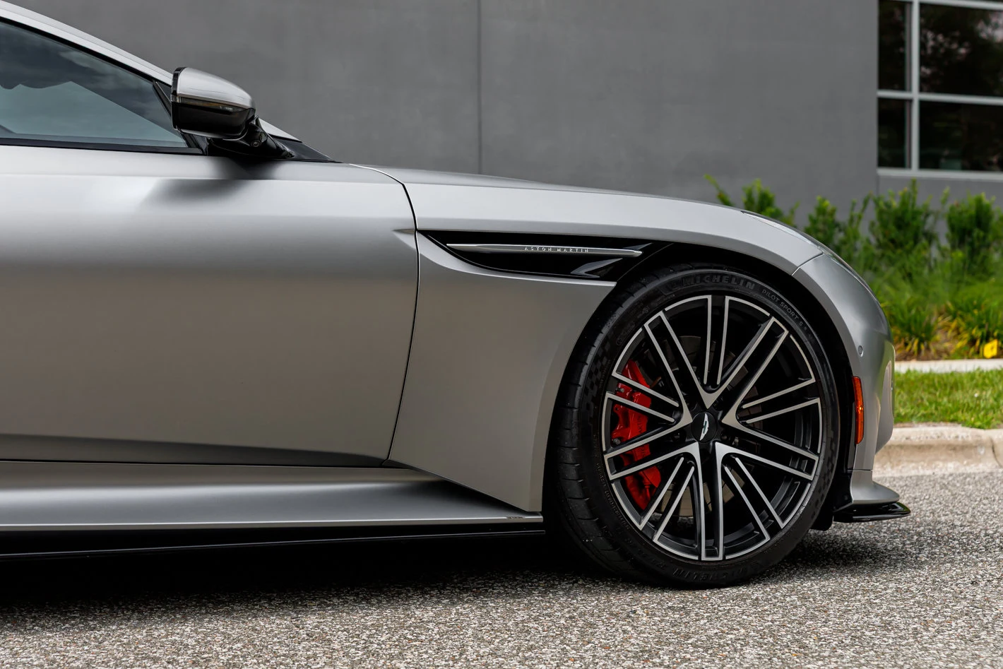 2024 Aston Martin DB12, 10/30