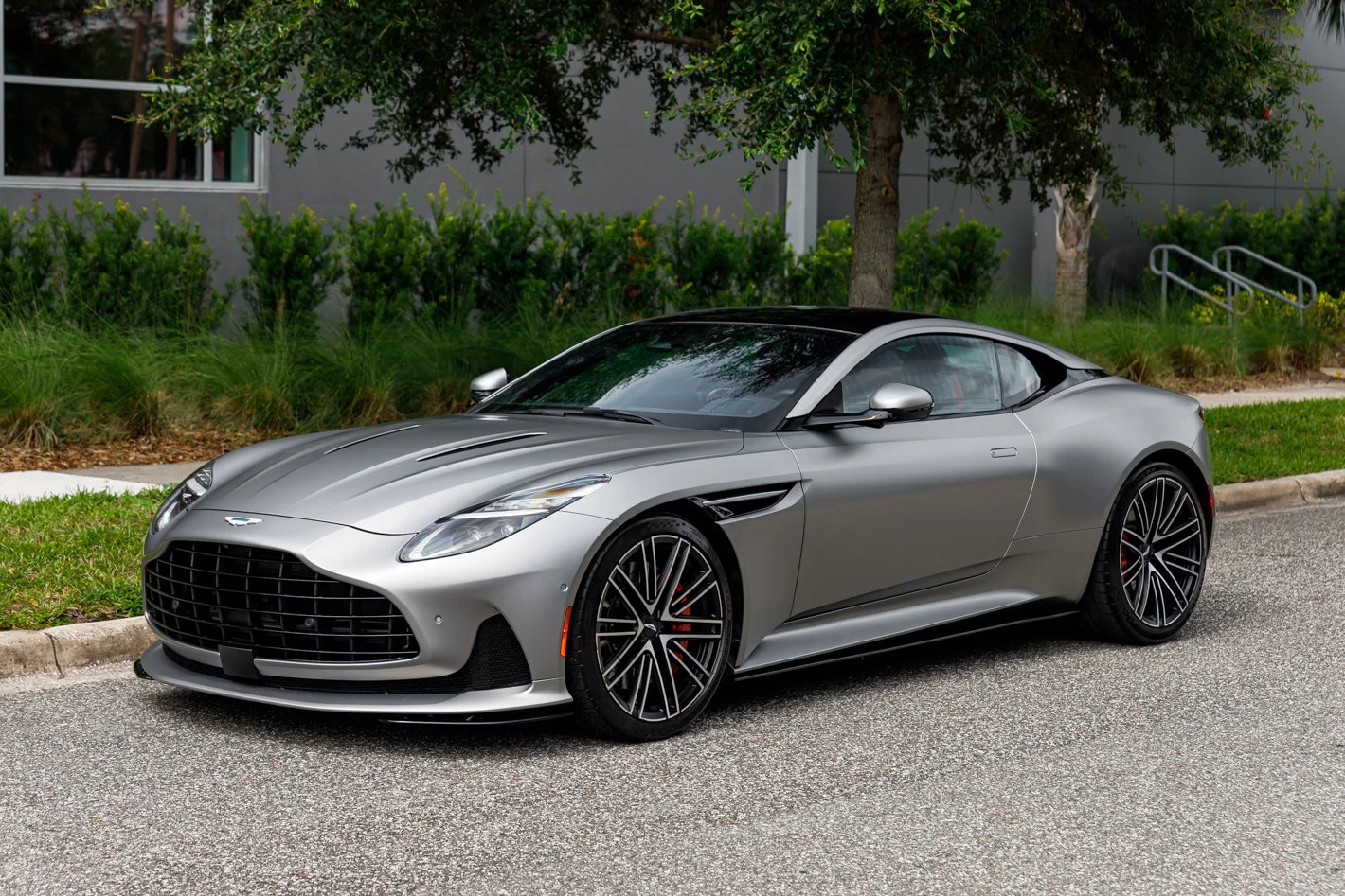 2024 Aston Martin DB12, 12/30