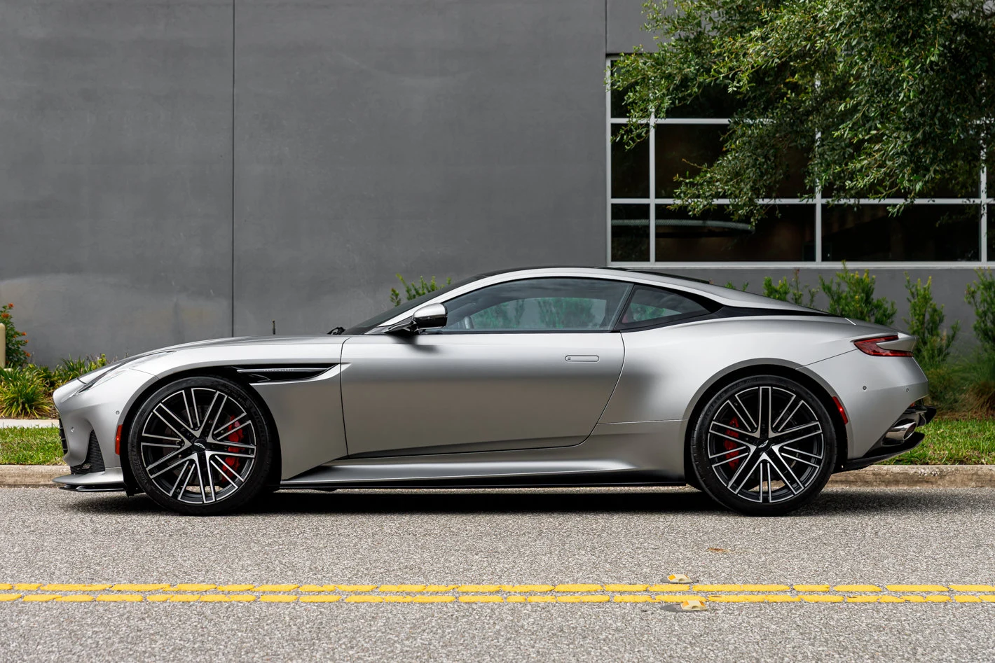 2024 Aston Martin DB12, 13/30