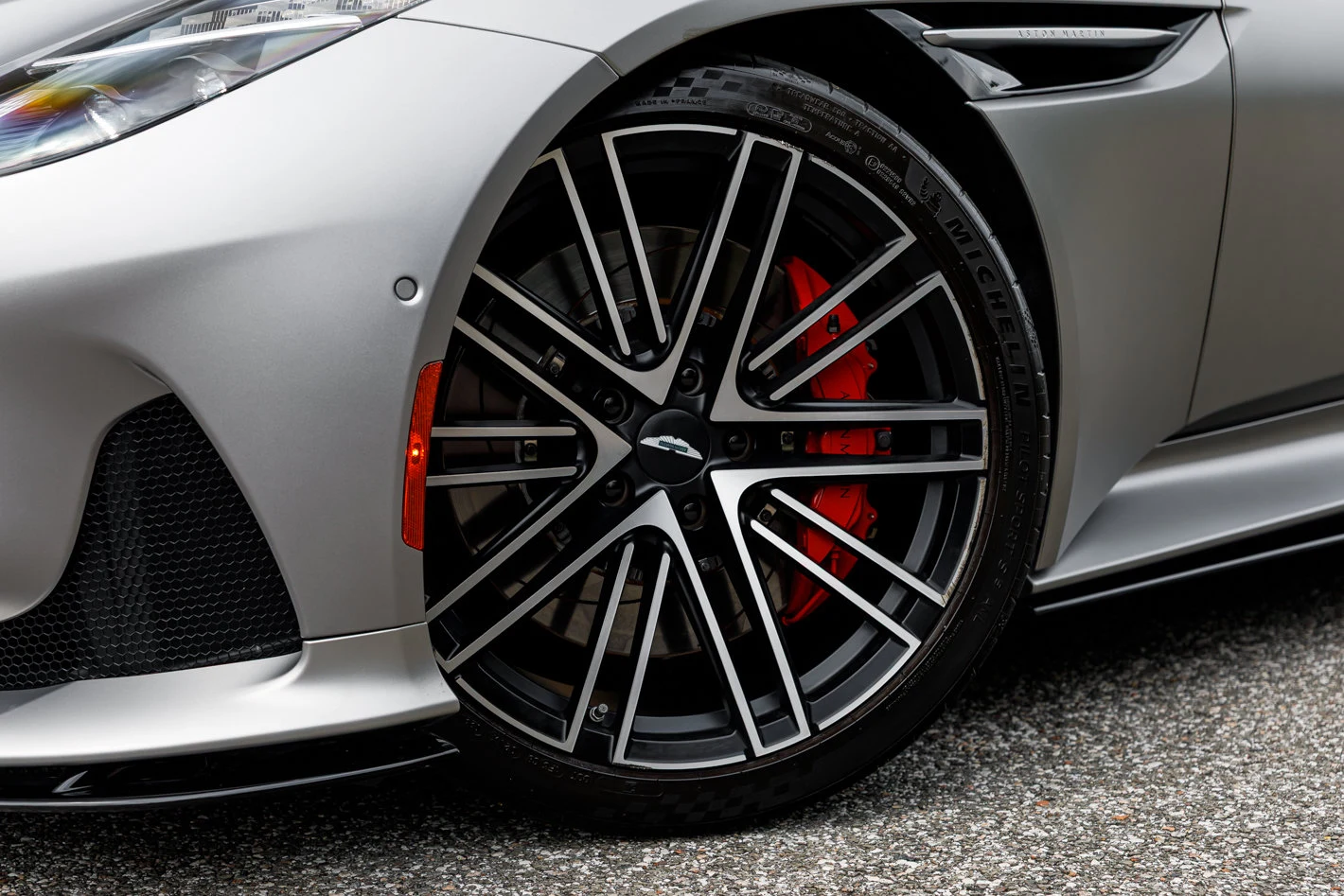2024 Aston Martin DB12, 17/30