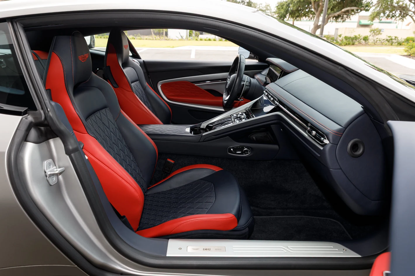 2024 Aston Martin DB12, 28/30