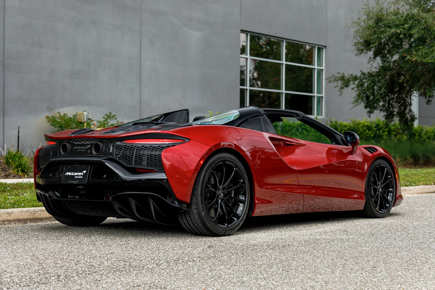 2027 McLaren Artura Spider TechLux, 2/30