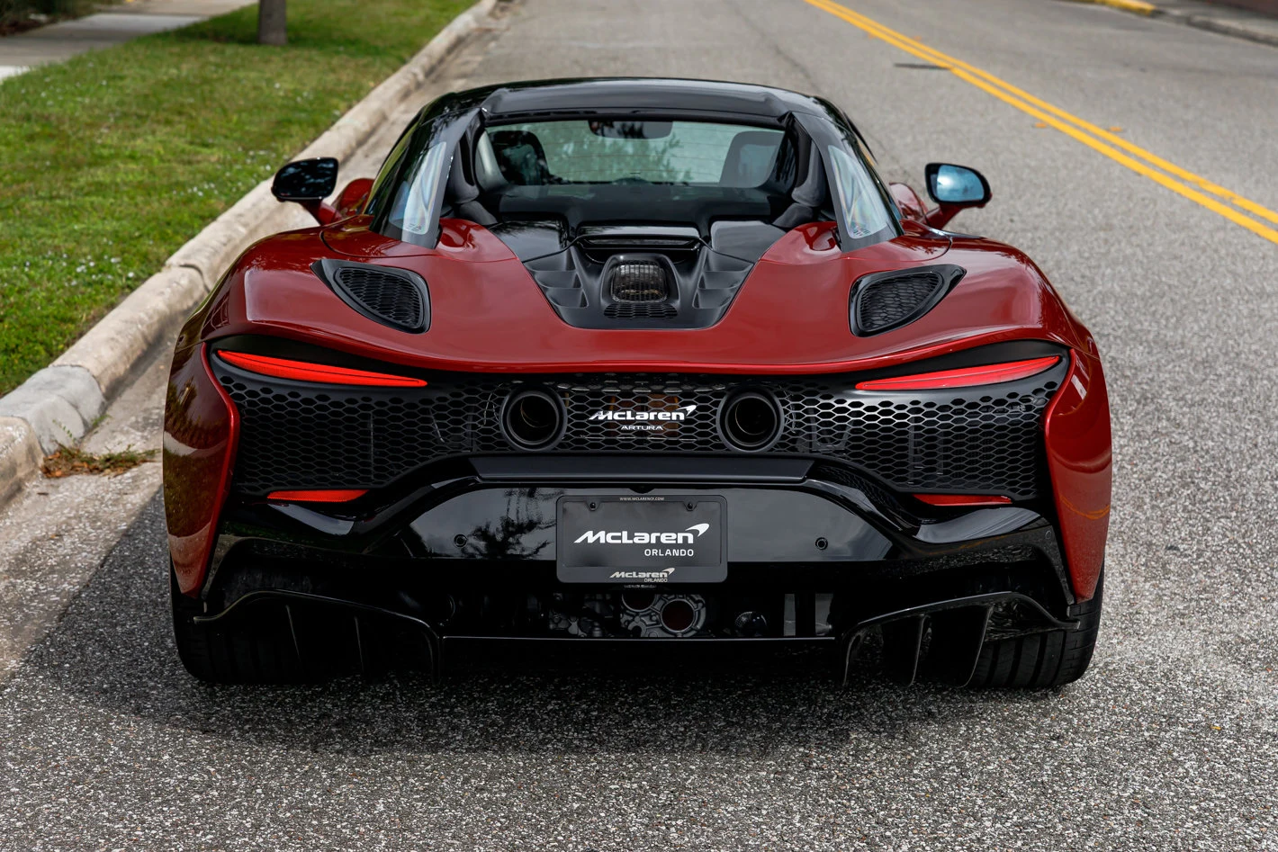 2027 McLaren Artura Spider TechLux, 3/30