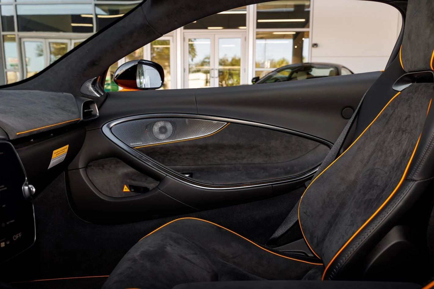 2025 McLaren Artura Performance, 28/30