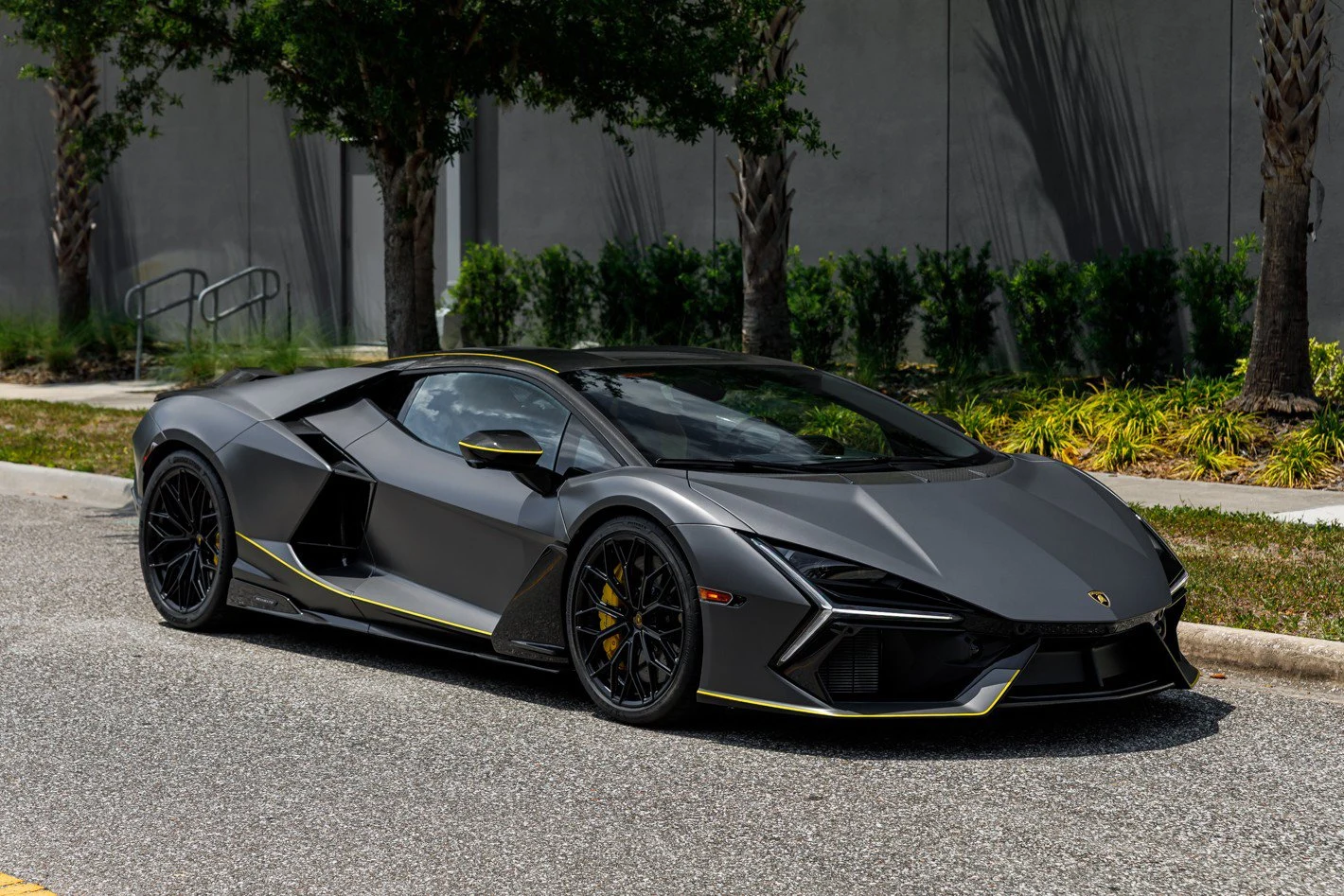 Lamborghini Revuelto | McLaren Orlando