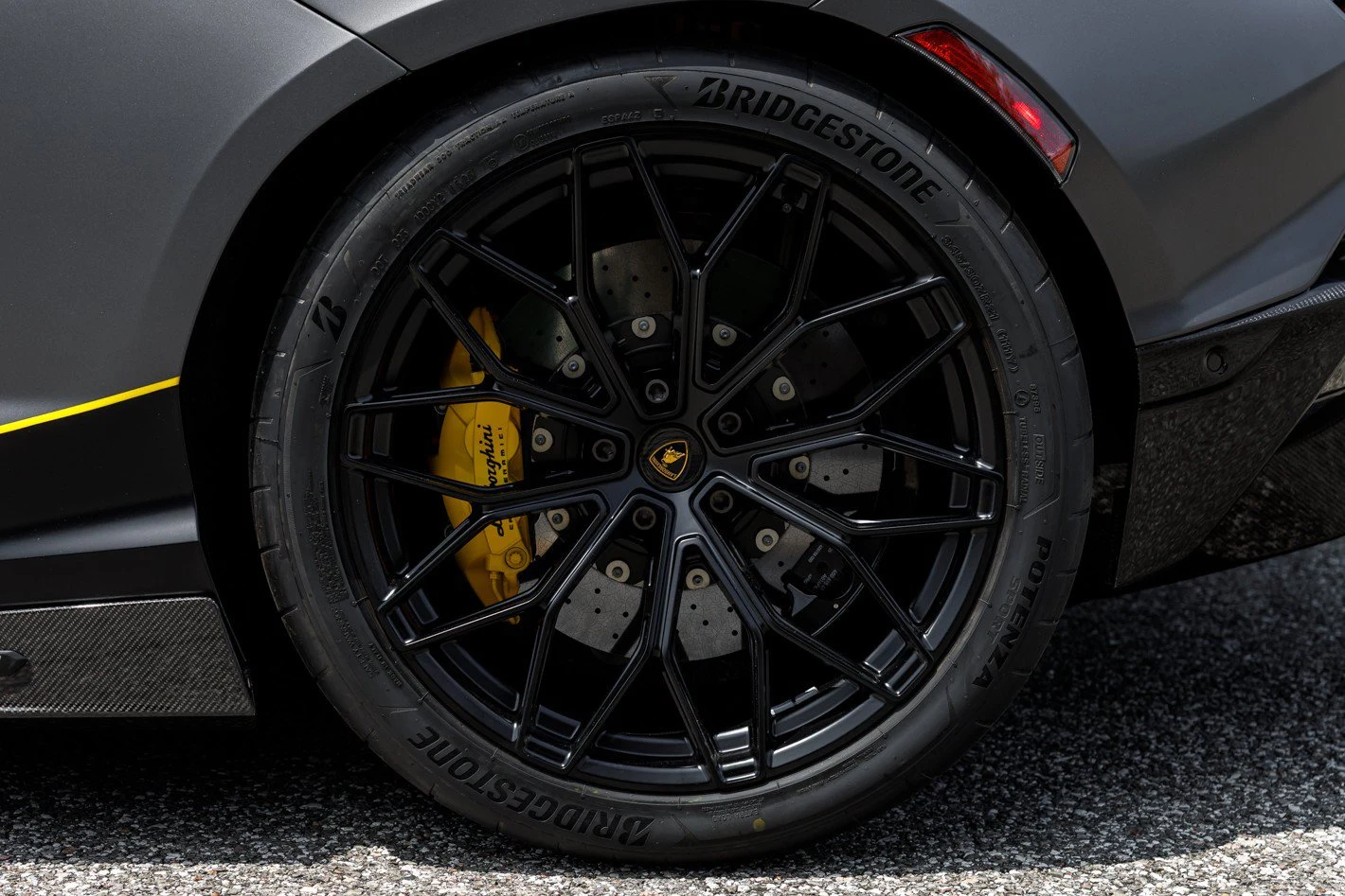 2025 Lamborghini Revuelto, 2/30