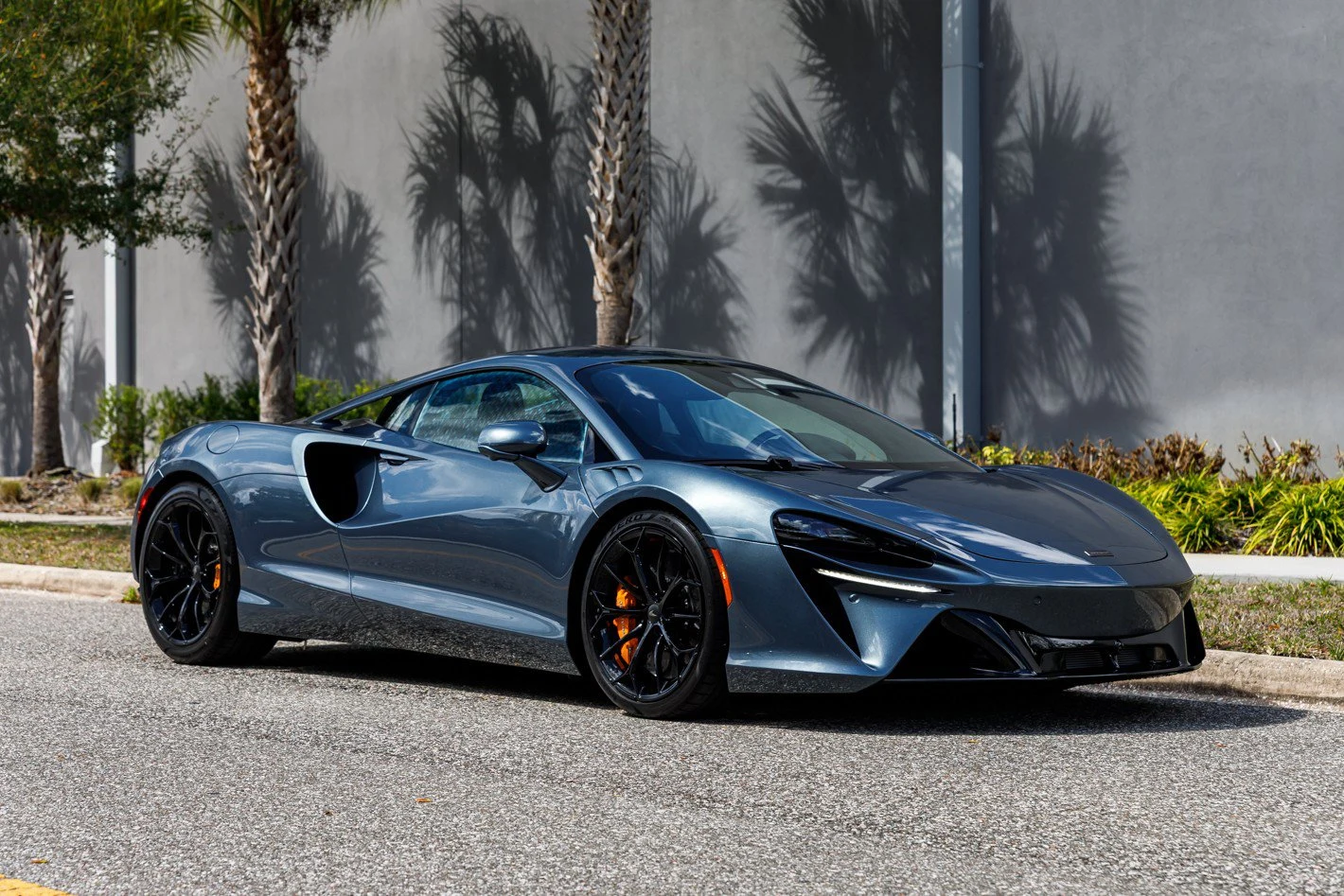 2026 McLaren Artura Performance, 2/30