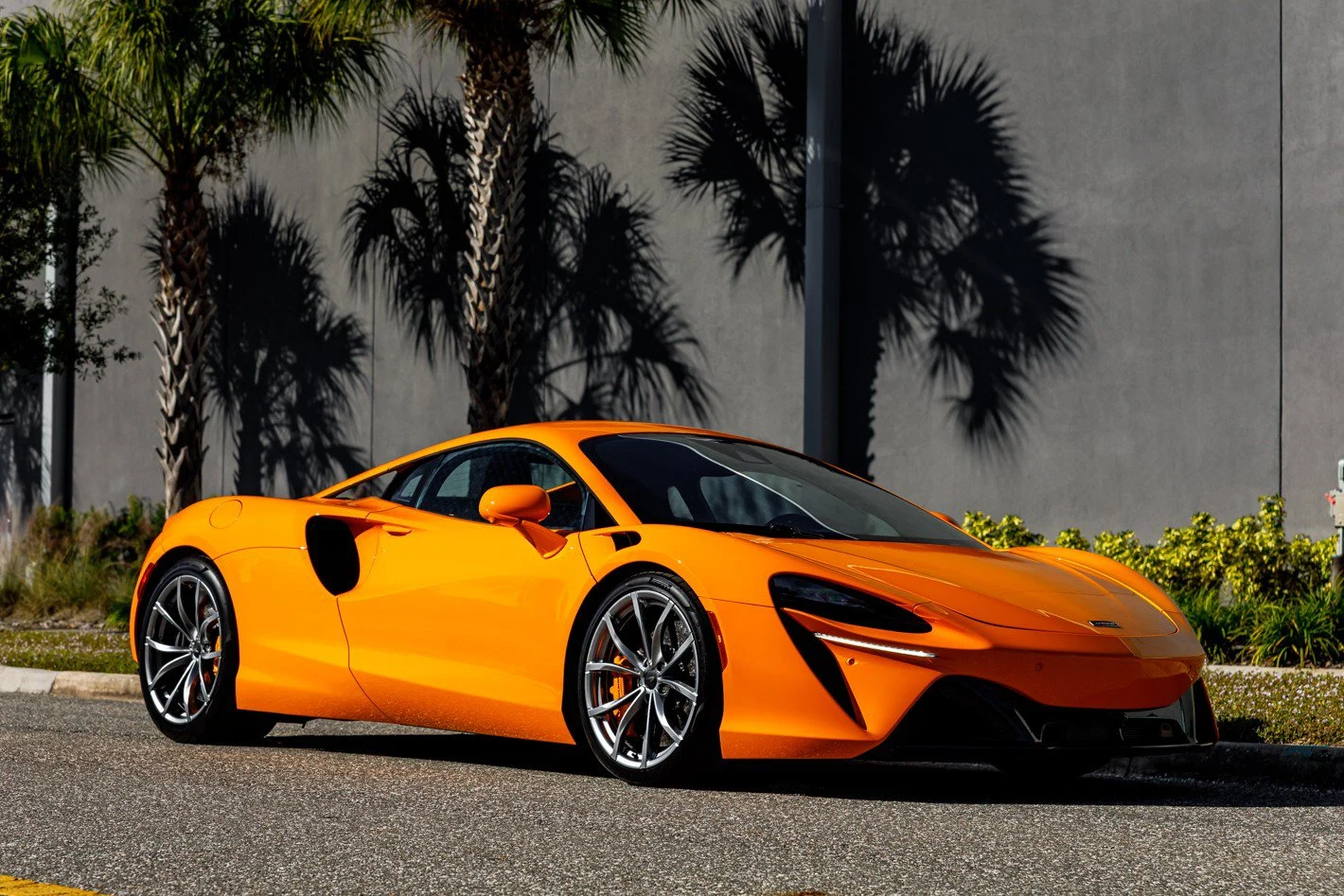 2025 McLaren Artura, 2/30