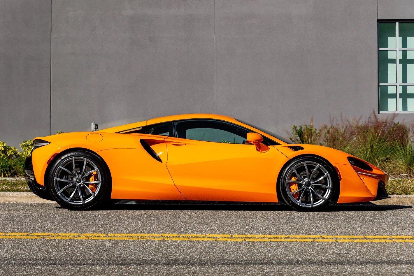 2025 McLaren Artura, 3/30
