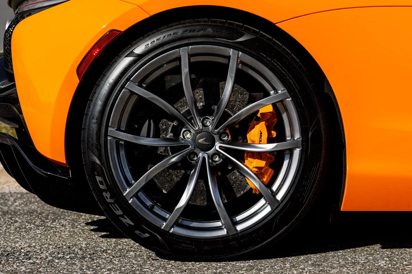 2025 McLaren Artura, 5/30