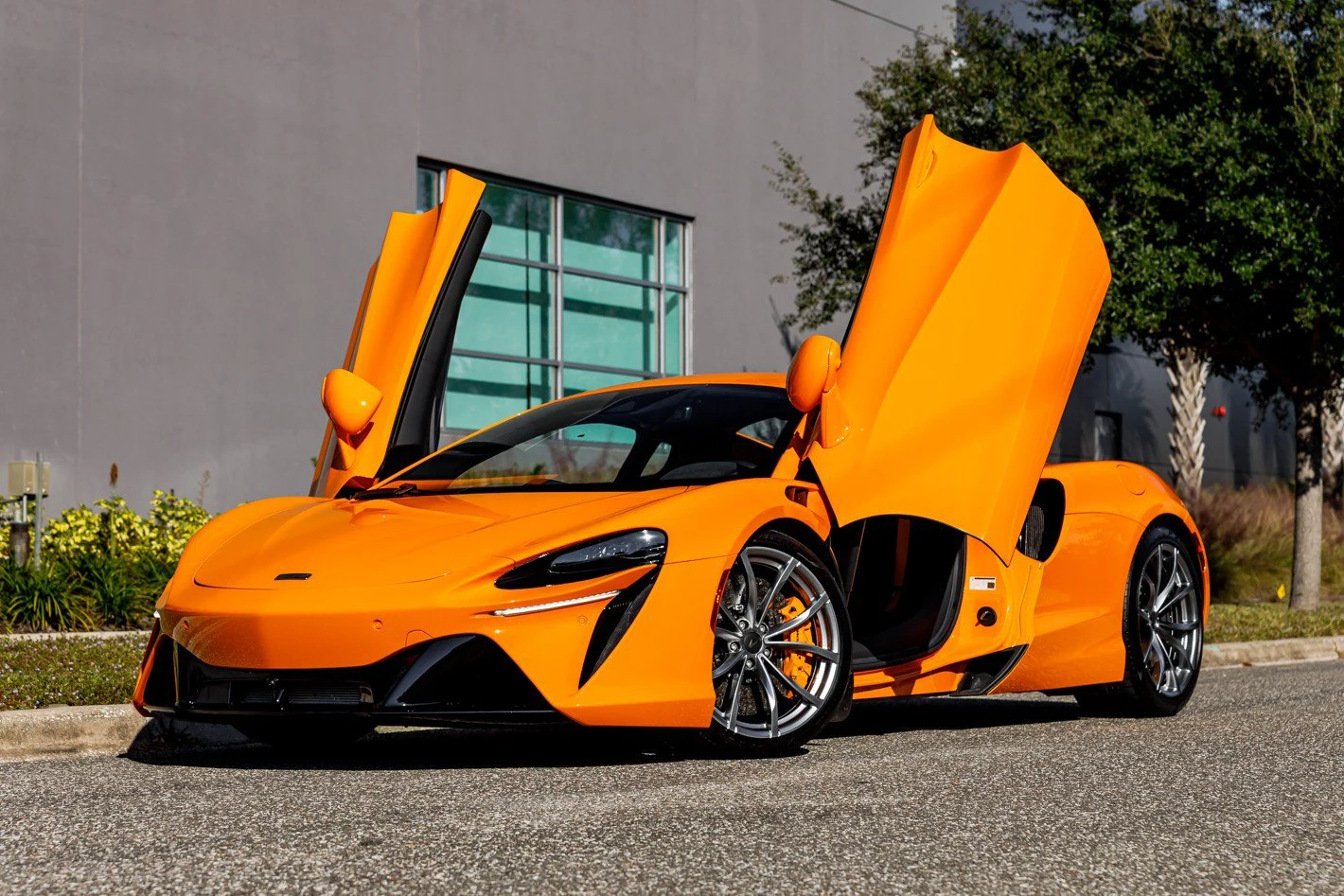 2025 McLaren Artura, 10/30