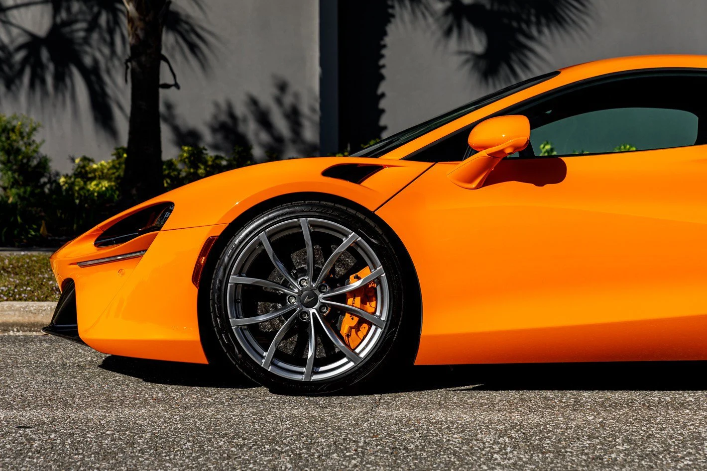 2025 McLaren Artura, 15/30