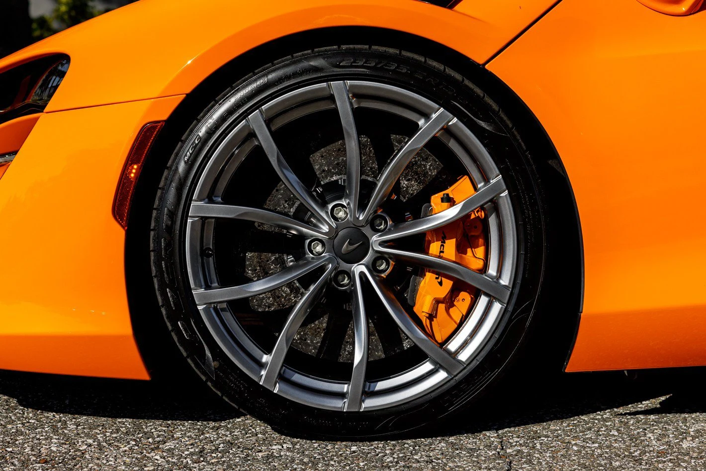 2025 McLaren Artura, 16/30