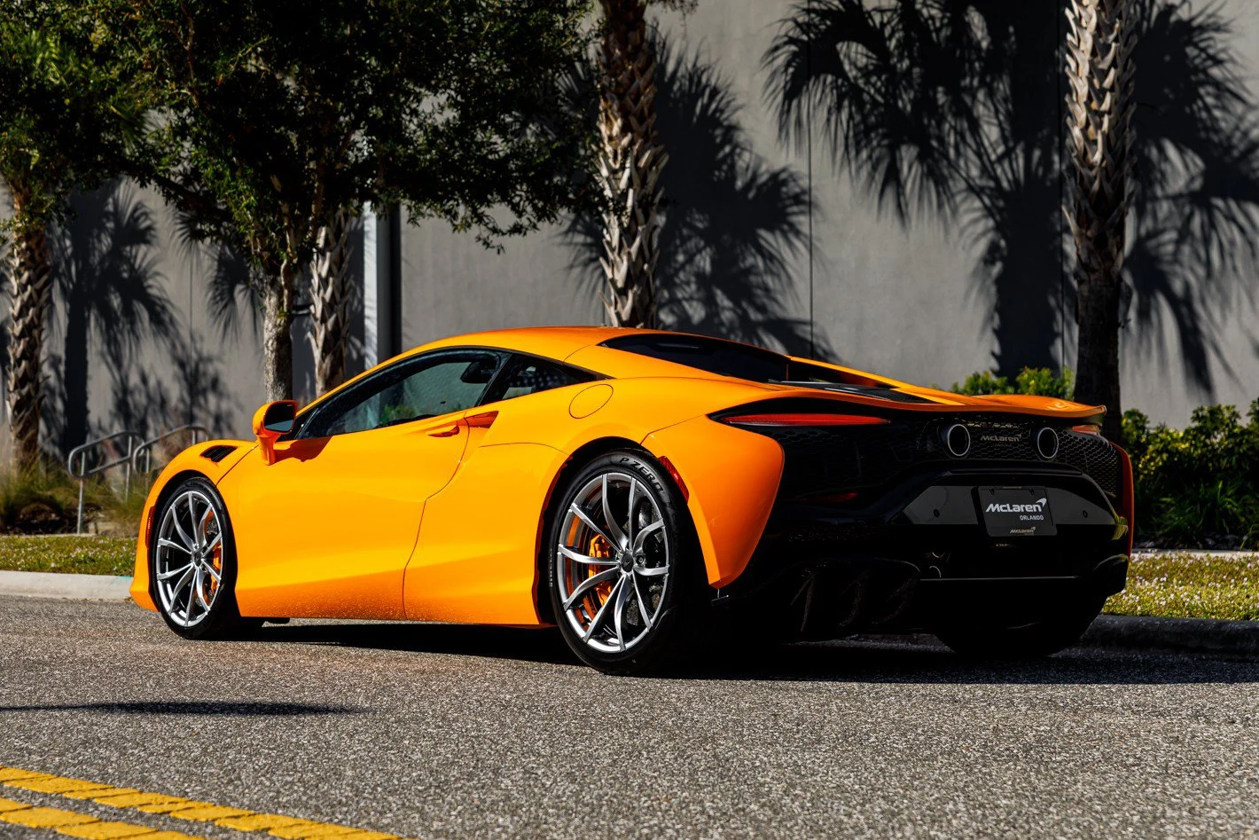 2025 McLaren Artura, 18/30