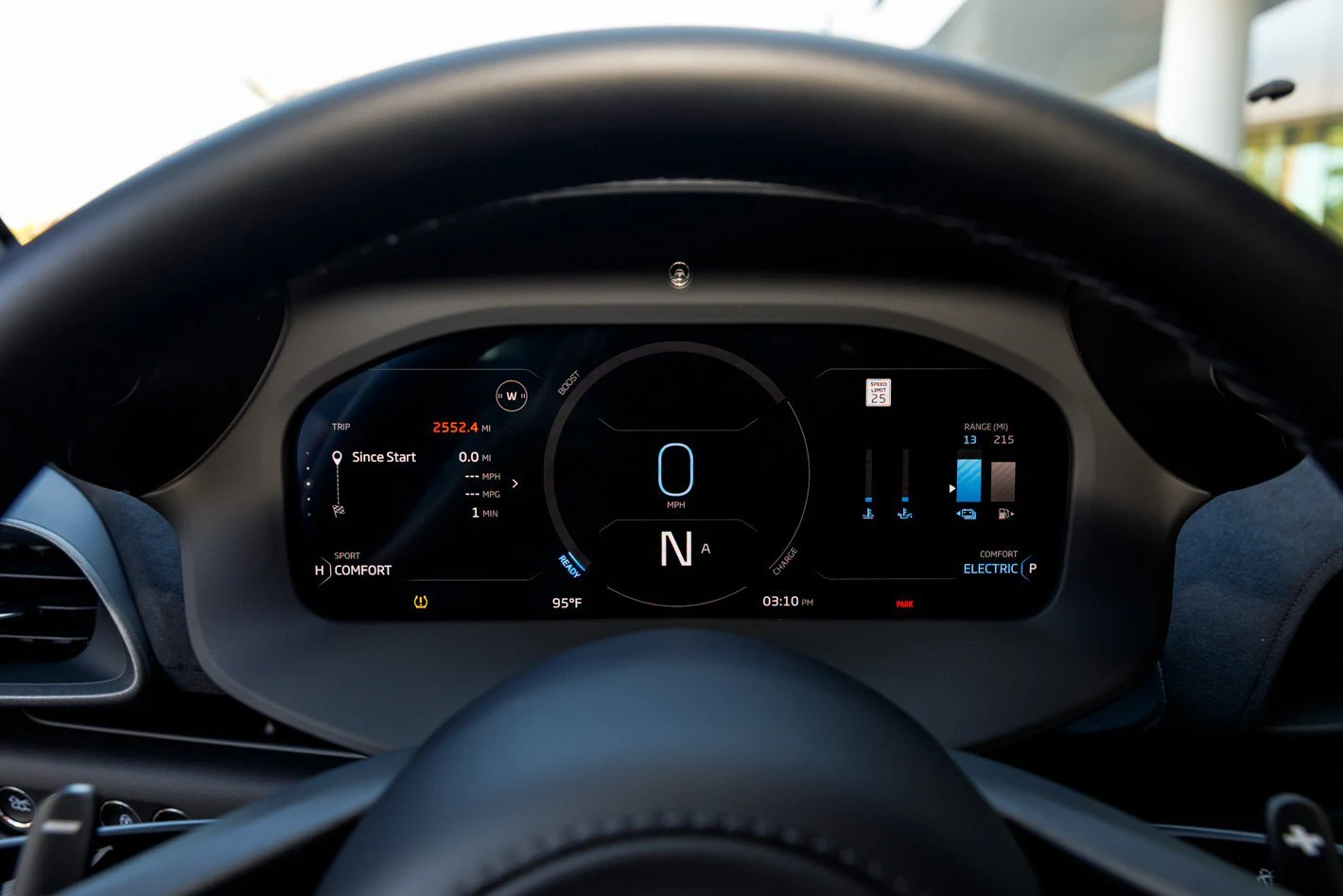 2025 McLaren Artura, 29/30