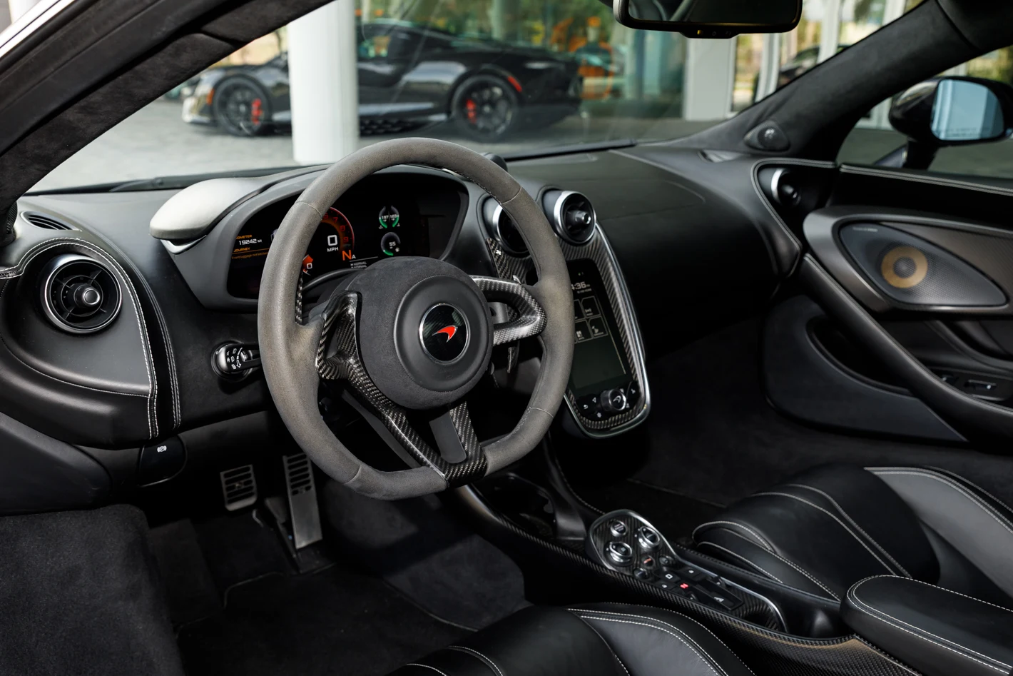 2018 McLaren 570GT, 23/30