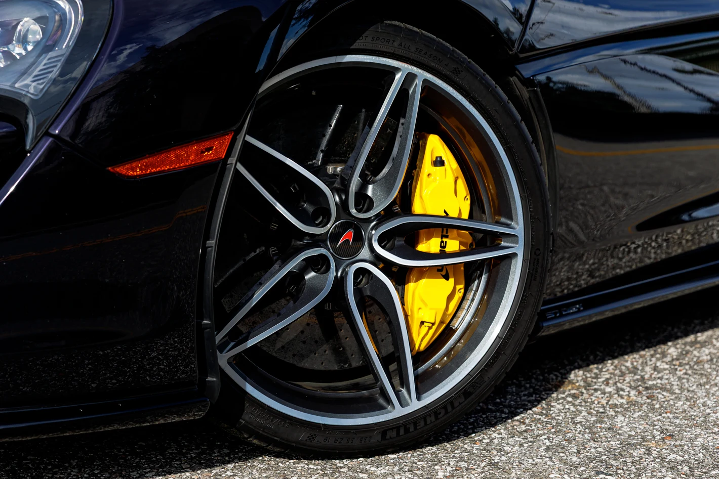 2018 McLaren 570GT, 28/30