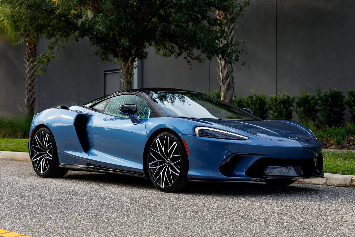 2027 McLaren GTS, 2/30