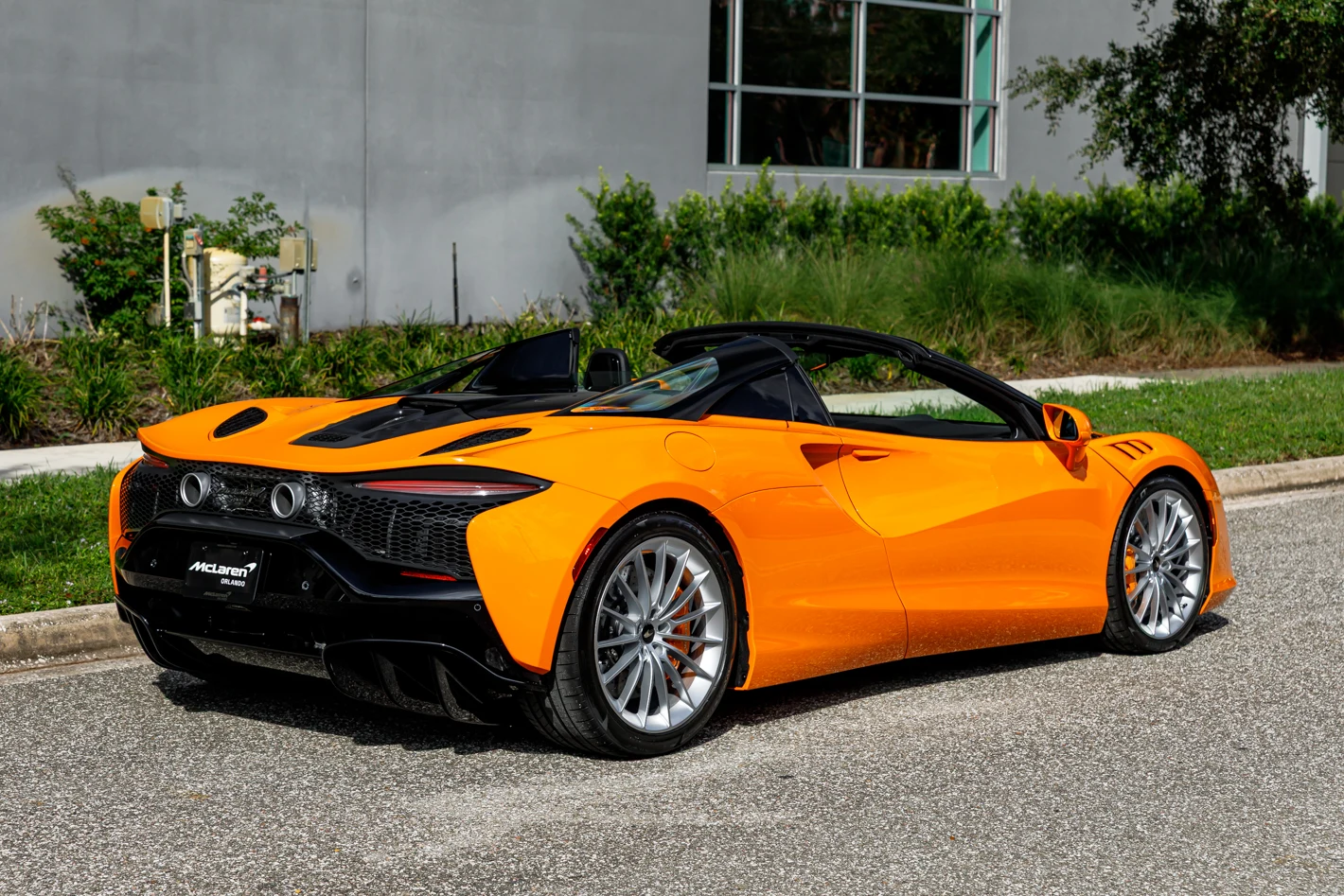 2027 McLaren Artura Spider TechLux, 6/30