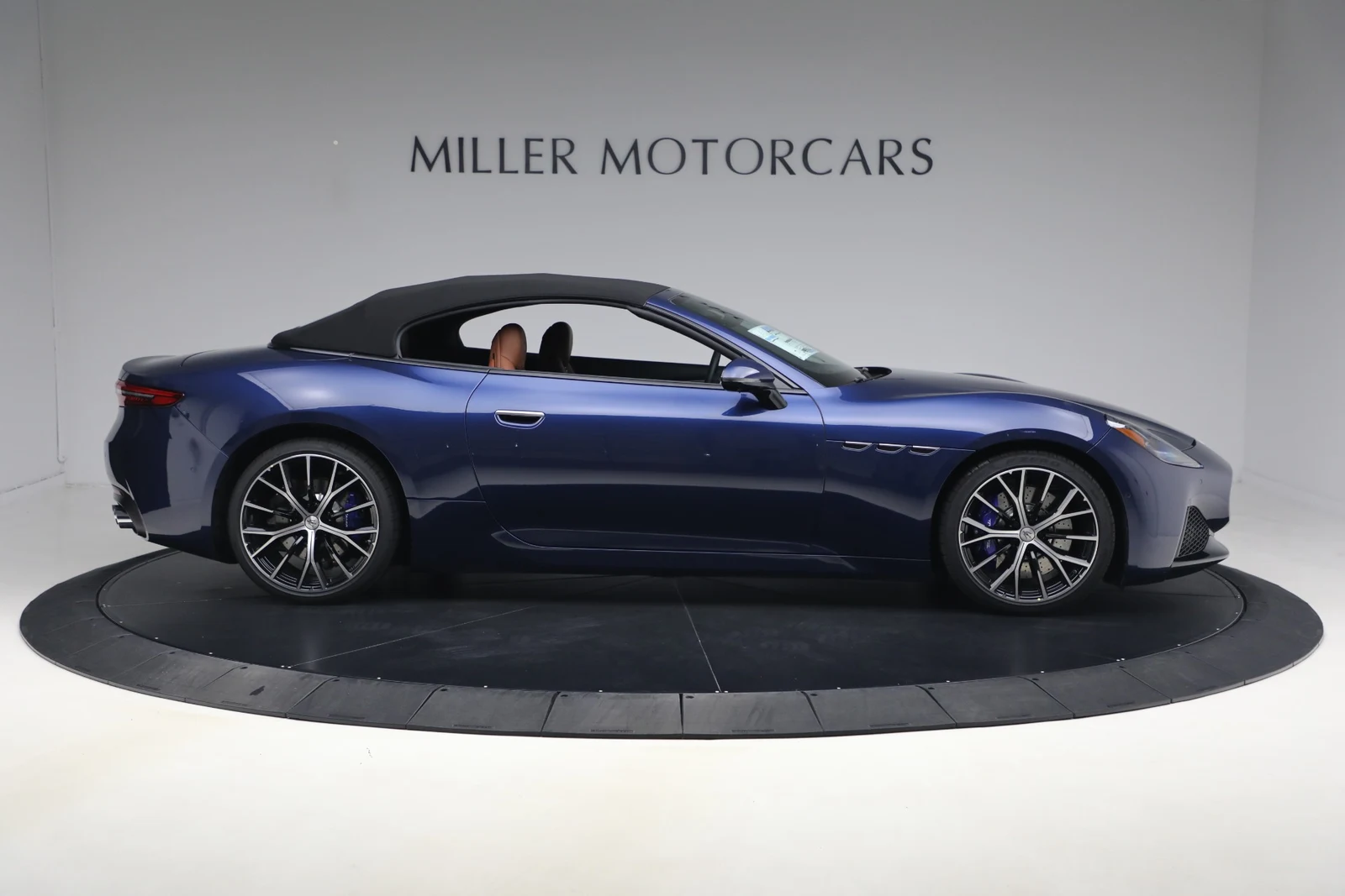 2026 Maserati GranCabrio Modena, 18/20