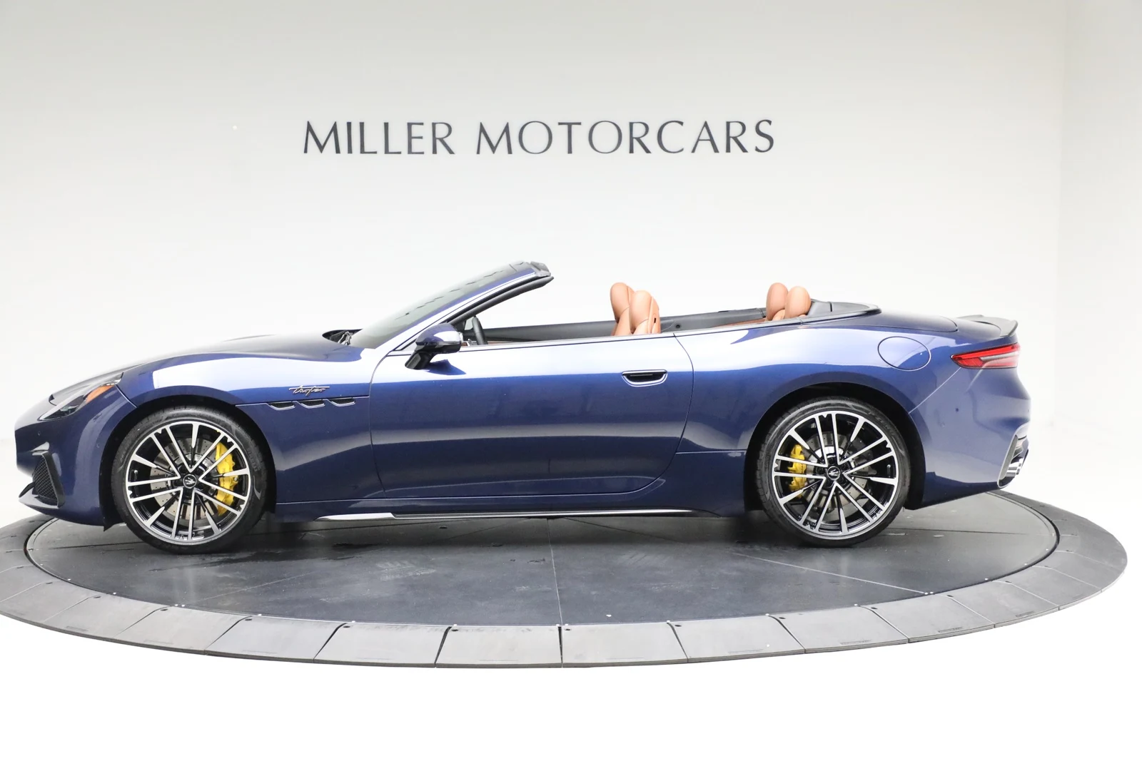 2026 Maserati GranCabrio Trofeo, 2/20