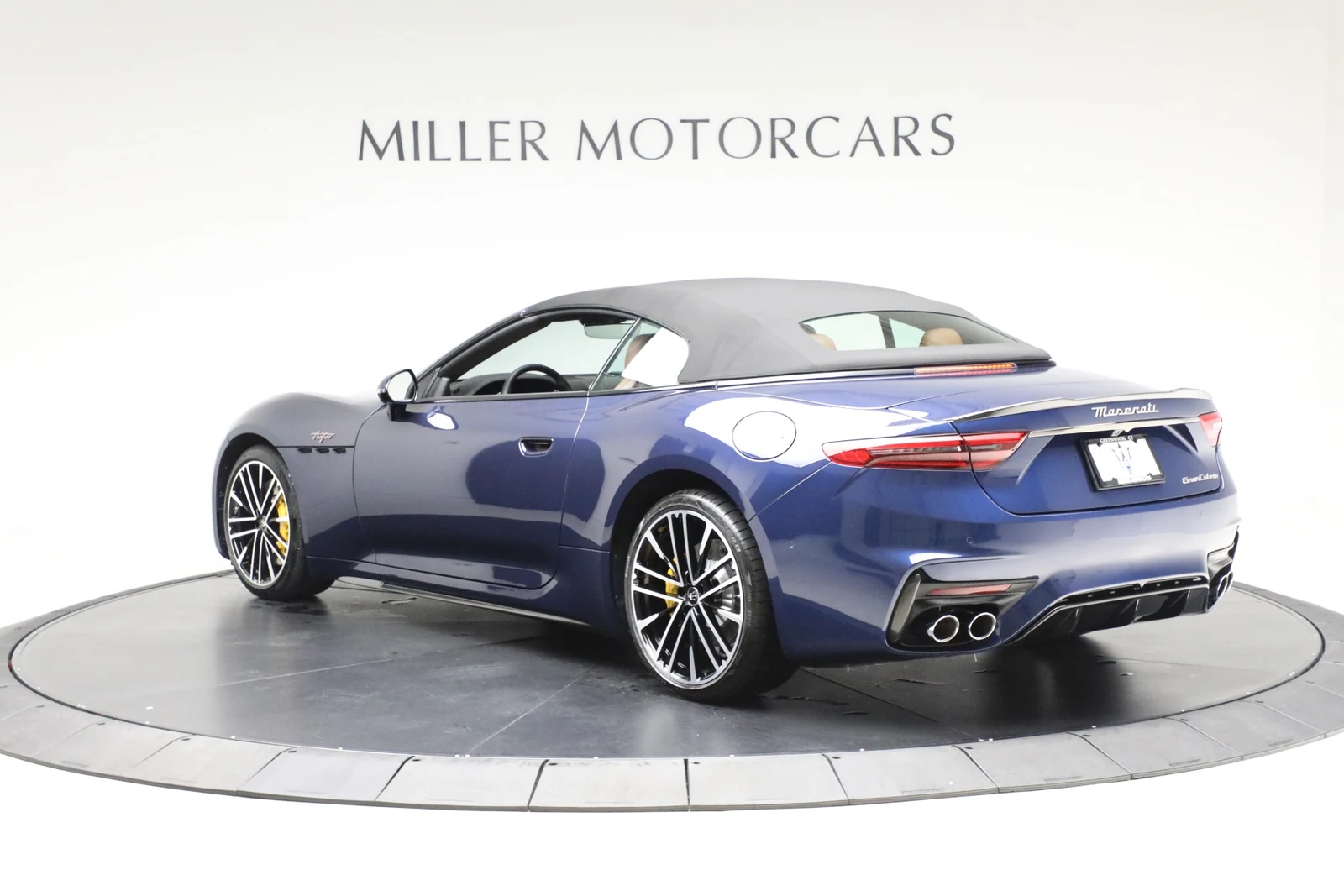 2026 Maserati GranCabrio Trofeo, 11/20