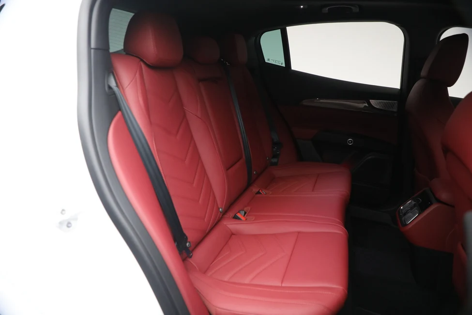 2026 Maserati Grecale Modena V6, 19/20