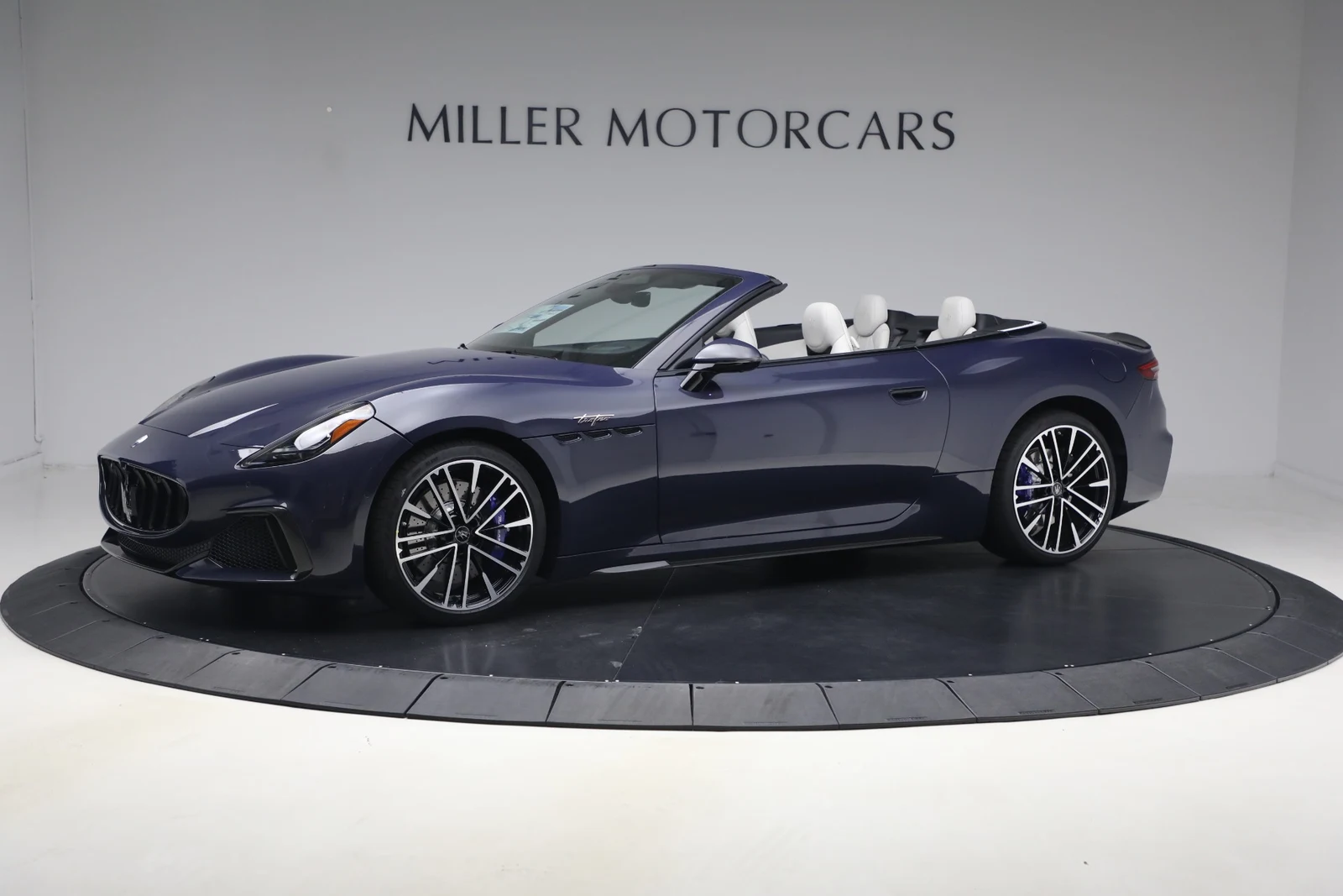 Maserati GranCabrio Trofeo | Maserati of Greenwich
