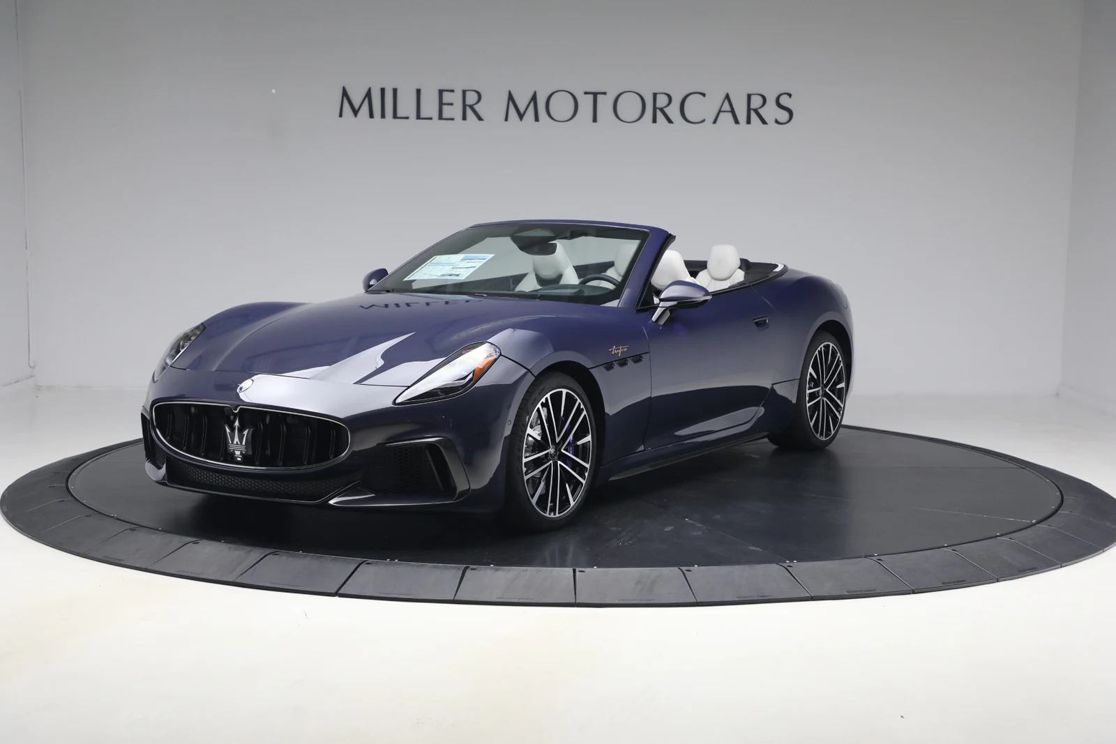 2026 Maserati GranCabrio Trofeo, 2/20