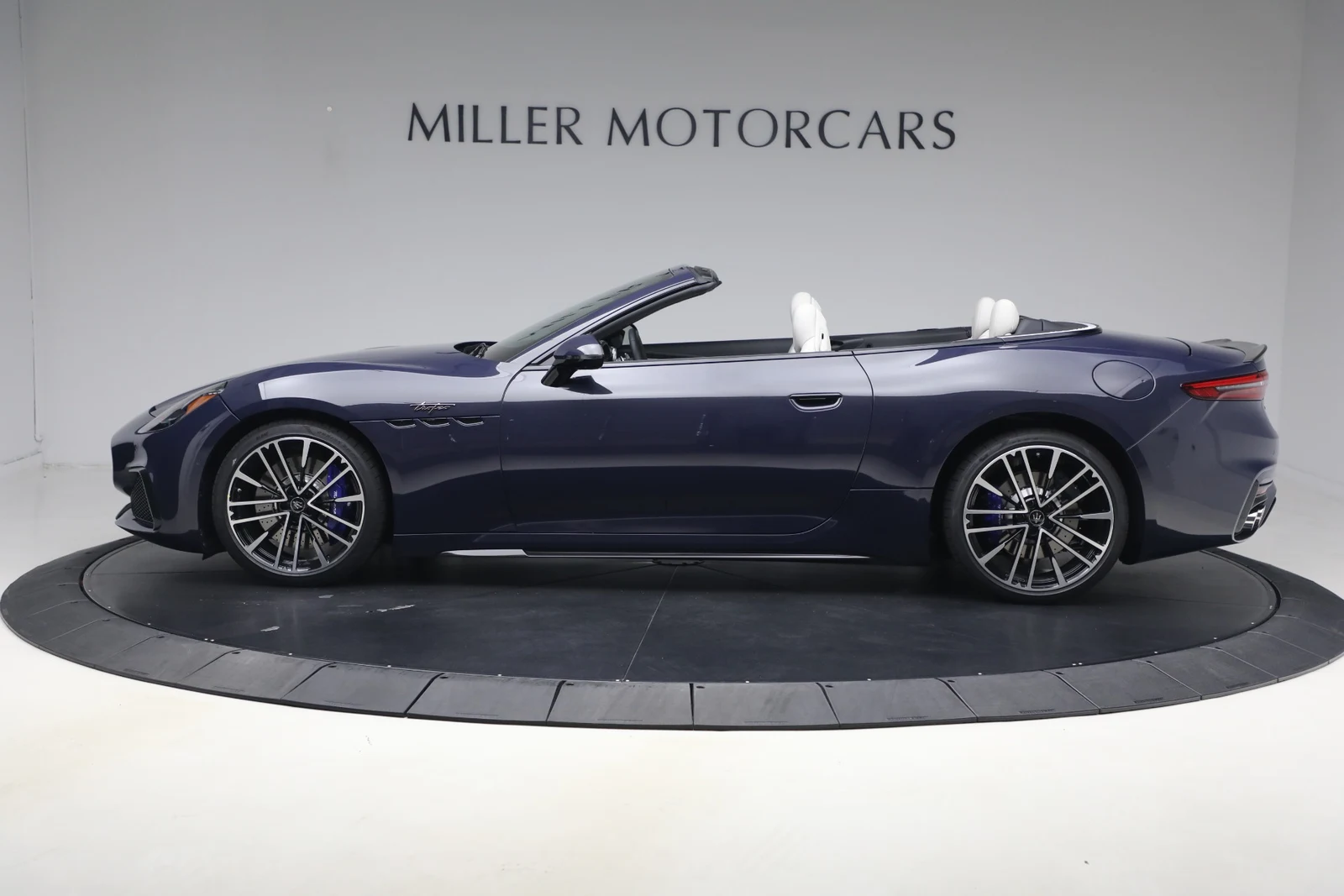 2026 Maserati GranCabrio Trofeo, 3/20