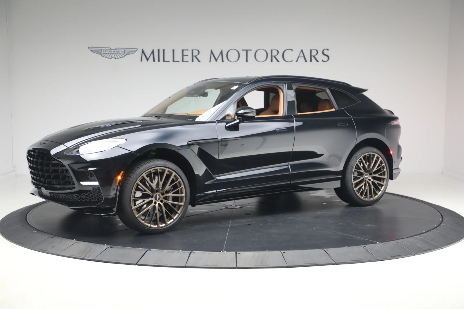 2026 Aston Martin DBX707 (2024 Update), 2/20