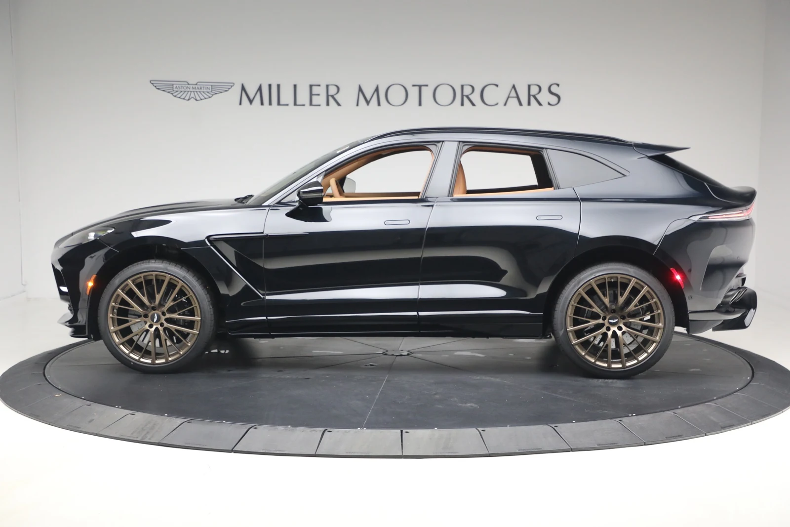 2026 Aston Martin DBX707 (2024 Update), 3/20