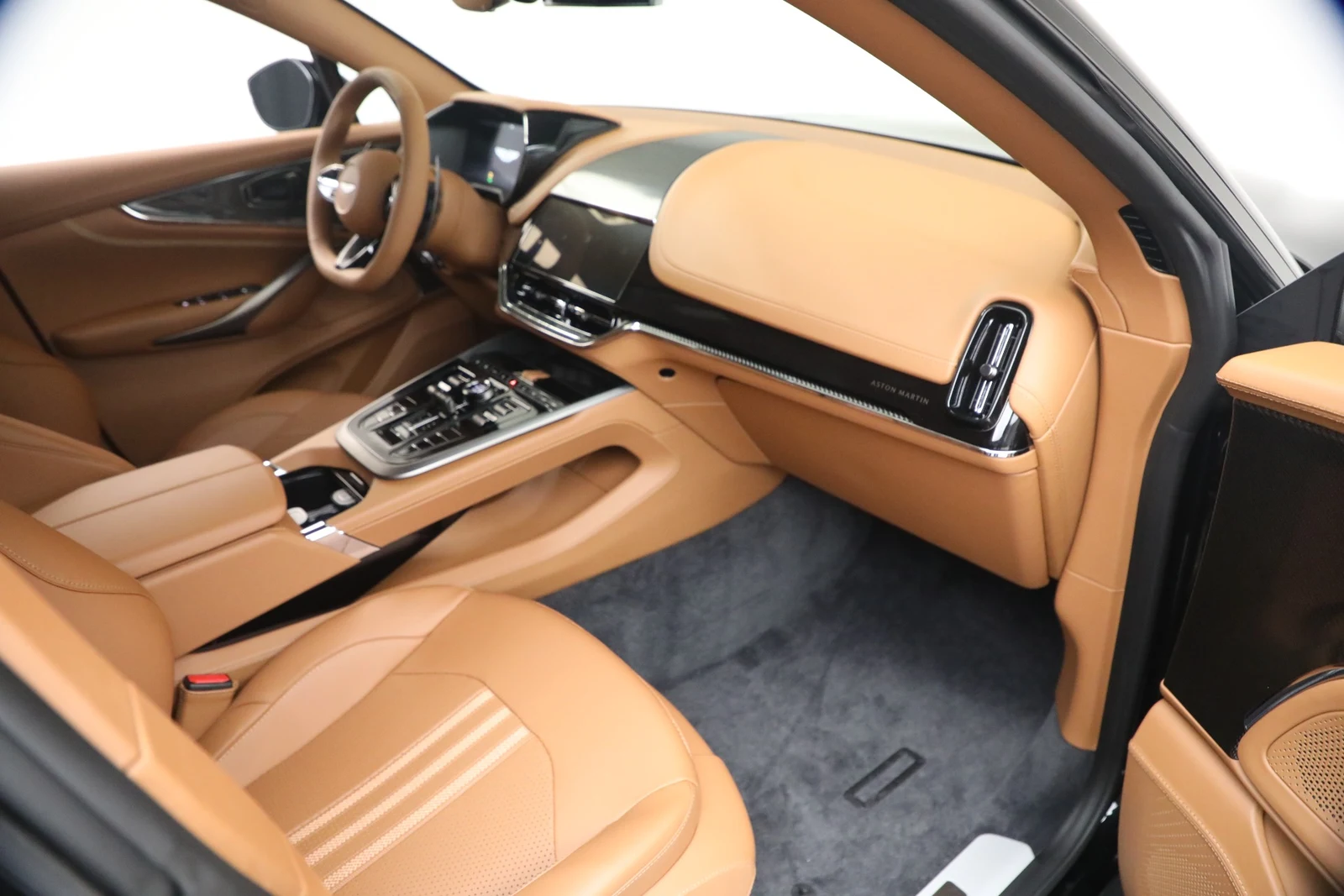 2026 Aston Martin DBX707 (2024 Update), 18/20