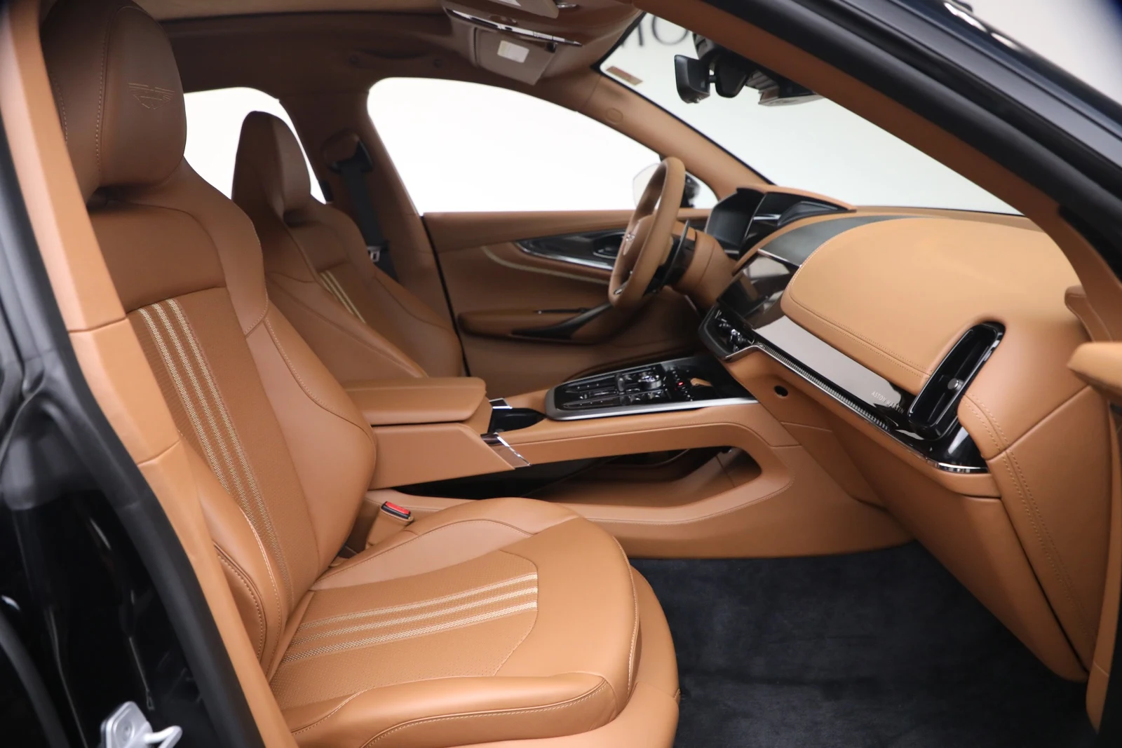 2026 Aston Martin DBX707 (2024 Update), 19/20