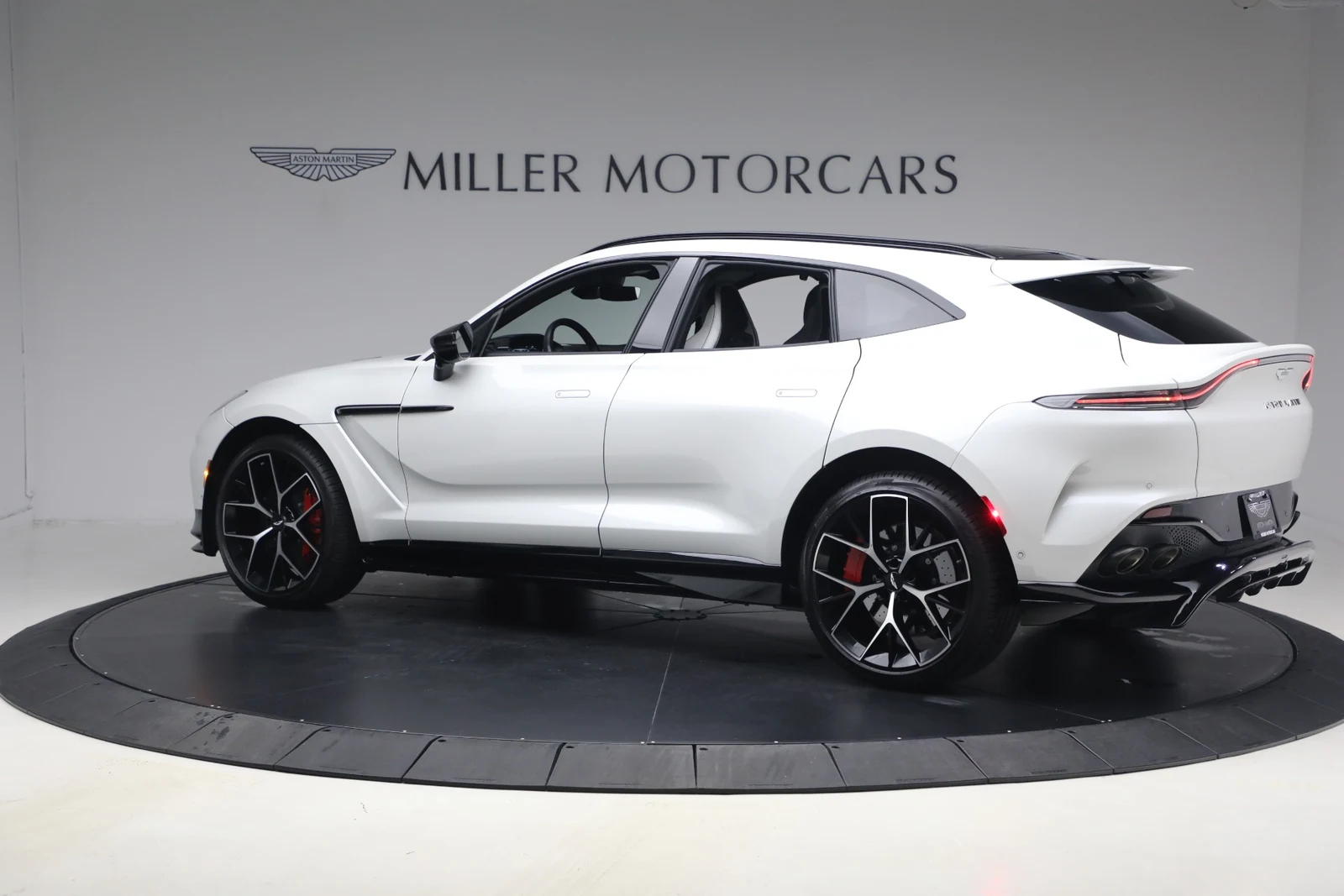 2025 Aston Martin DBX707 (2024 Update), 4/20