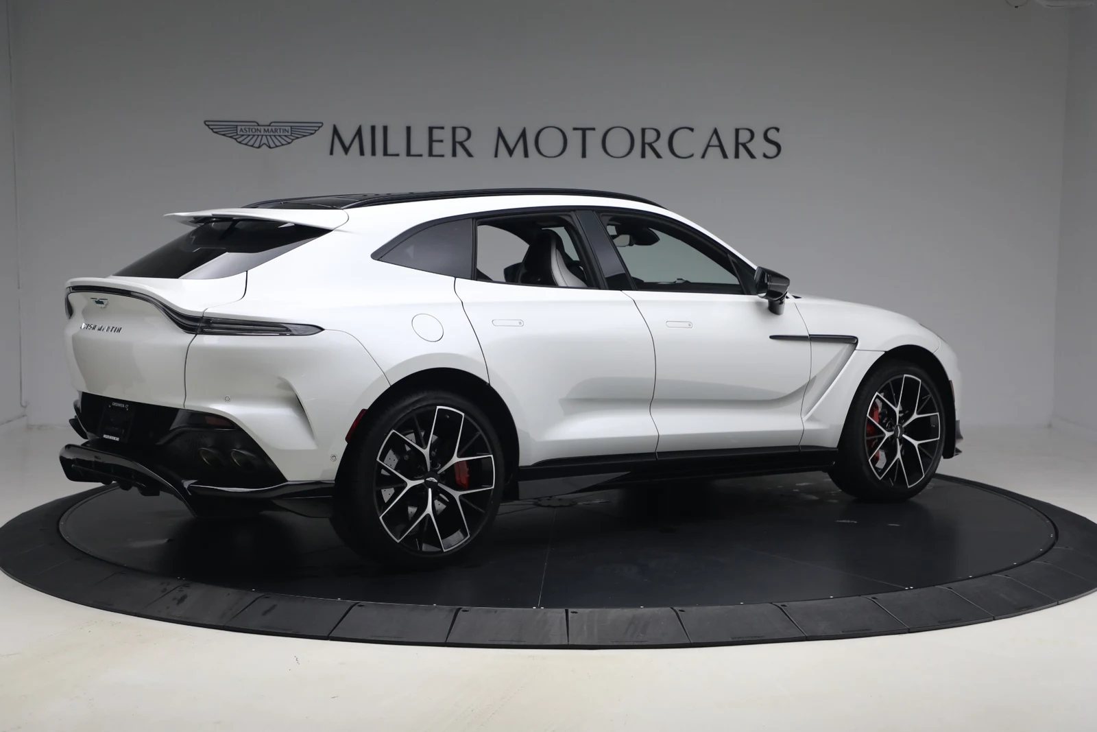 2025 Aston Martin DBX707 (2024 Update), 8/20