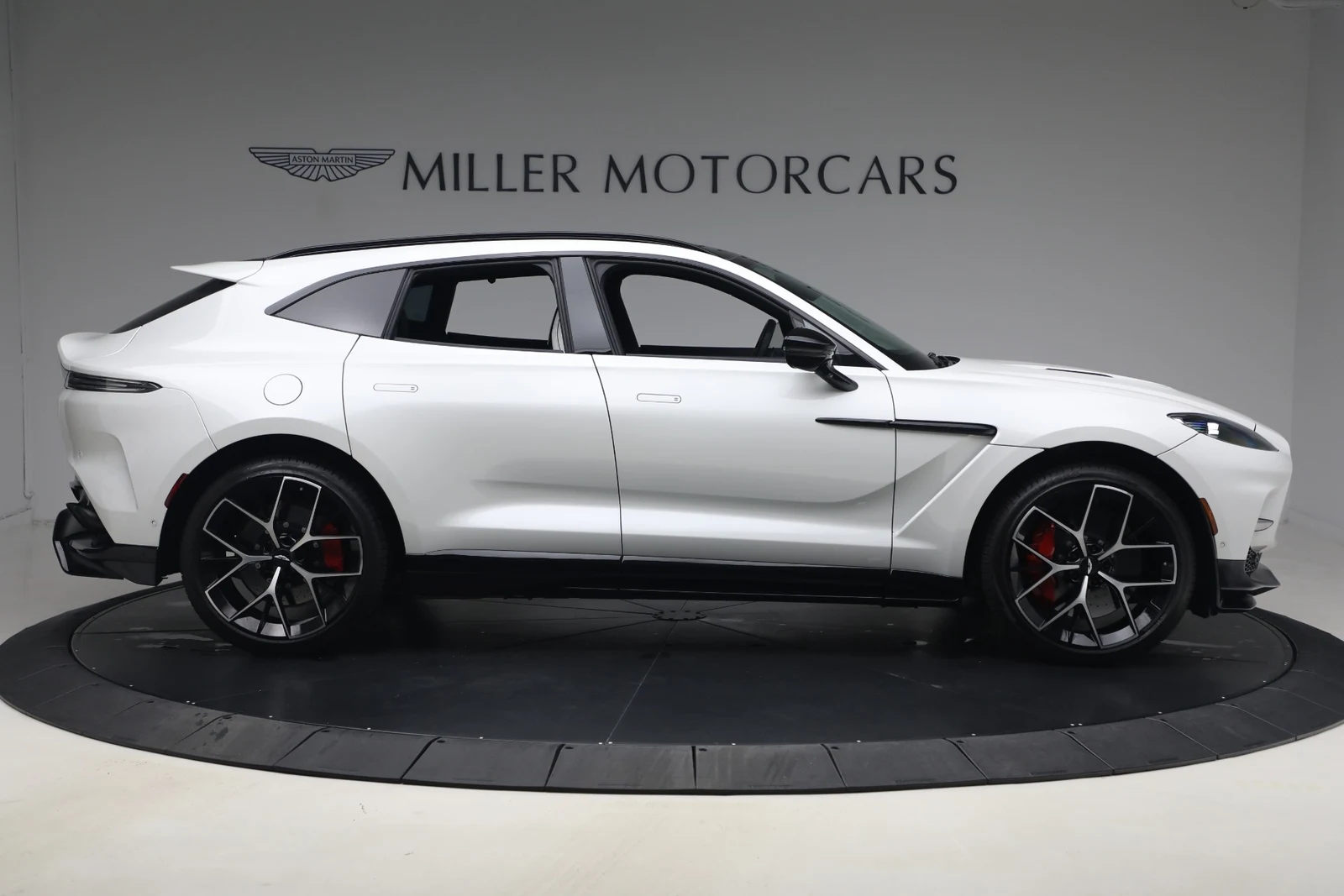 2025 Aston Martin DBX707 (2024 Update), 9/20