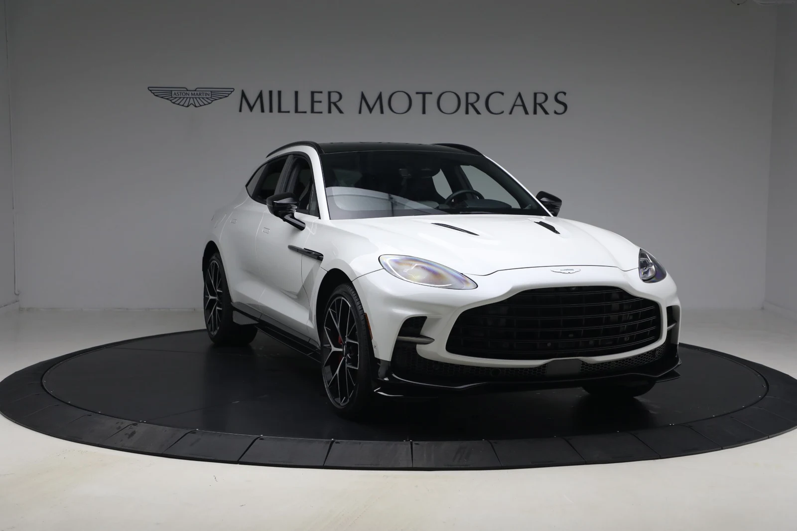 2025 Aston Martin DBX707 (2024 Update), 11/20