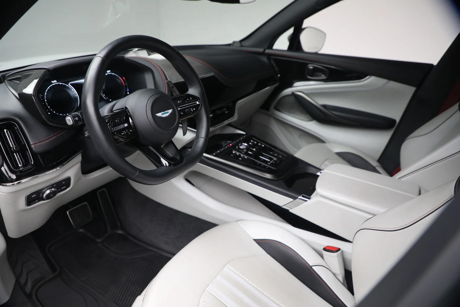 2025 Aston Martin DBX707 (2024 Update), 13/20