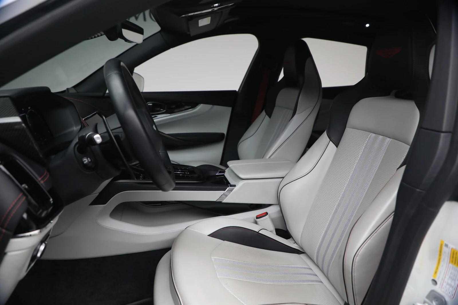 2025 Aston Martin DBX707 (2024 Update), 14/20