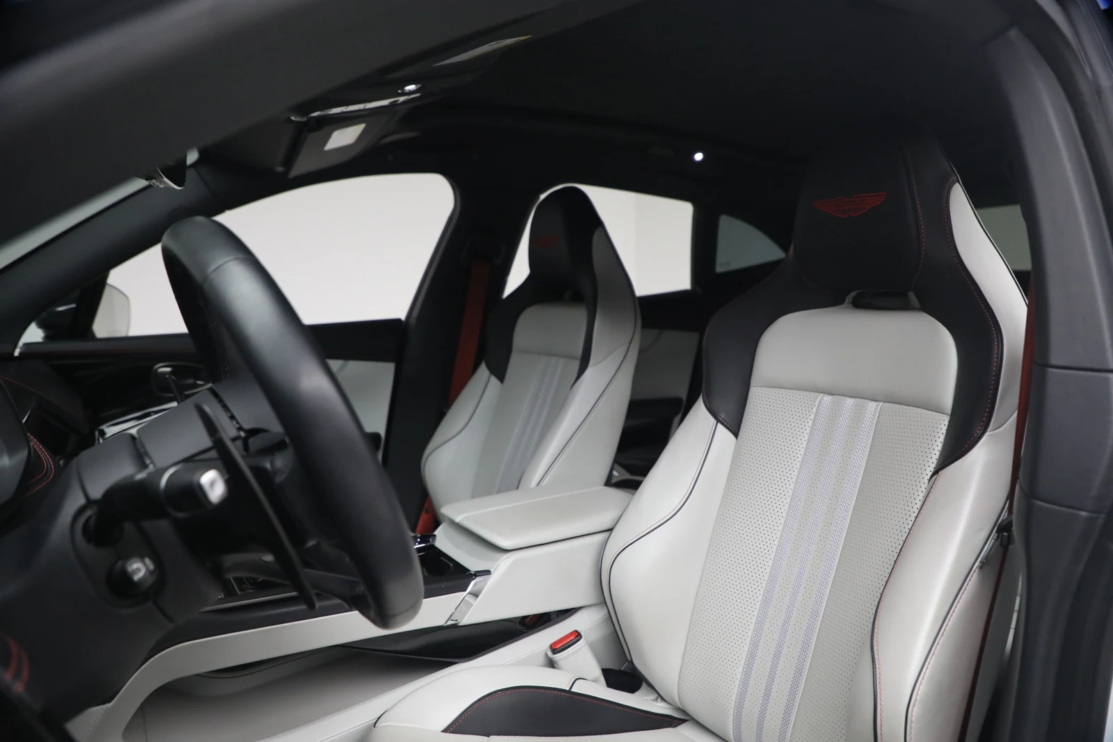 2025 Aston Martin DBX707 (2024 Update), 15/20