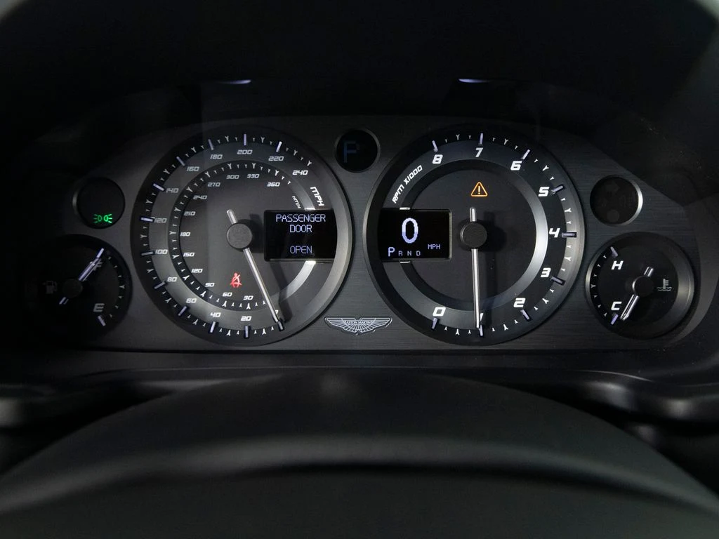 2015 Aston Martin Vanquish V12, 10/30