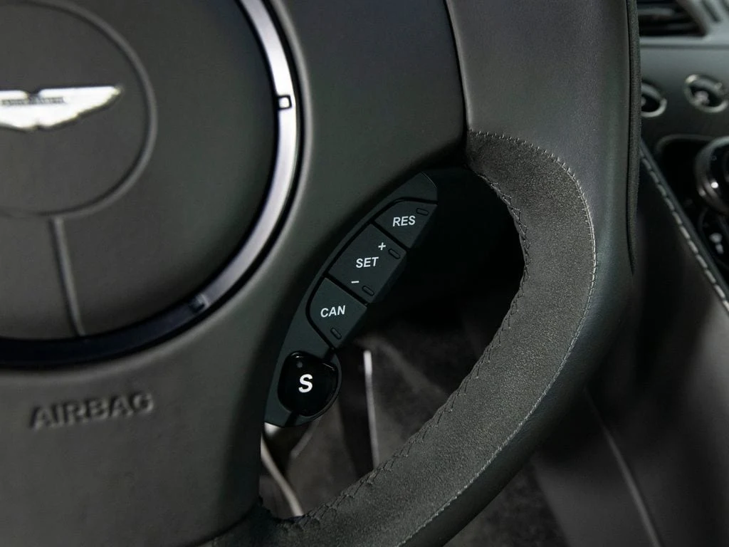 2015 Aston Martin Vanquish V12, 12/30